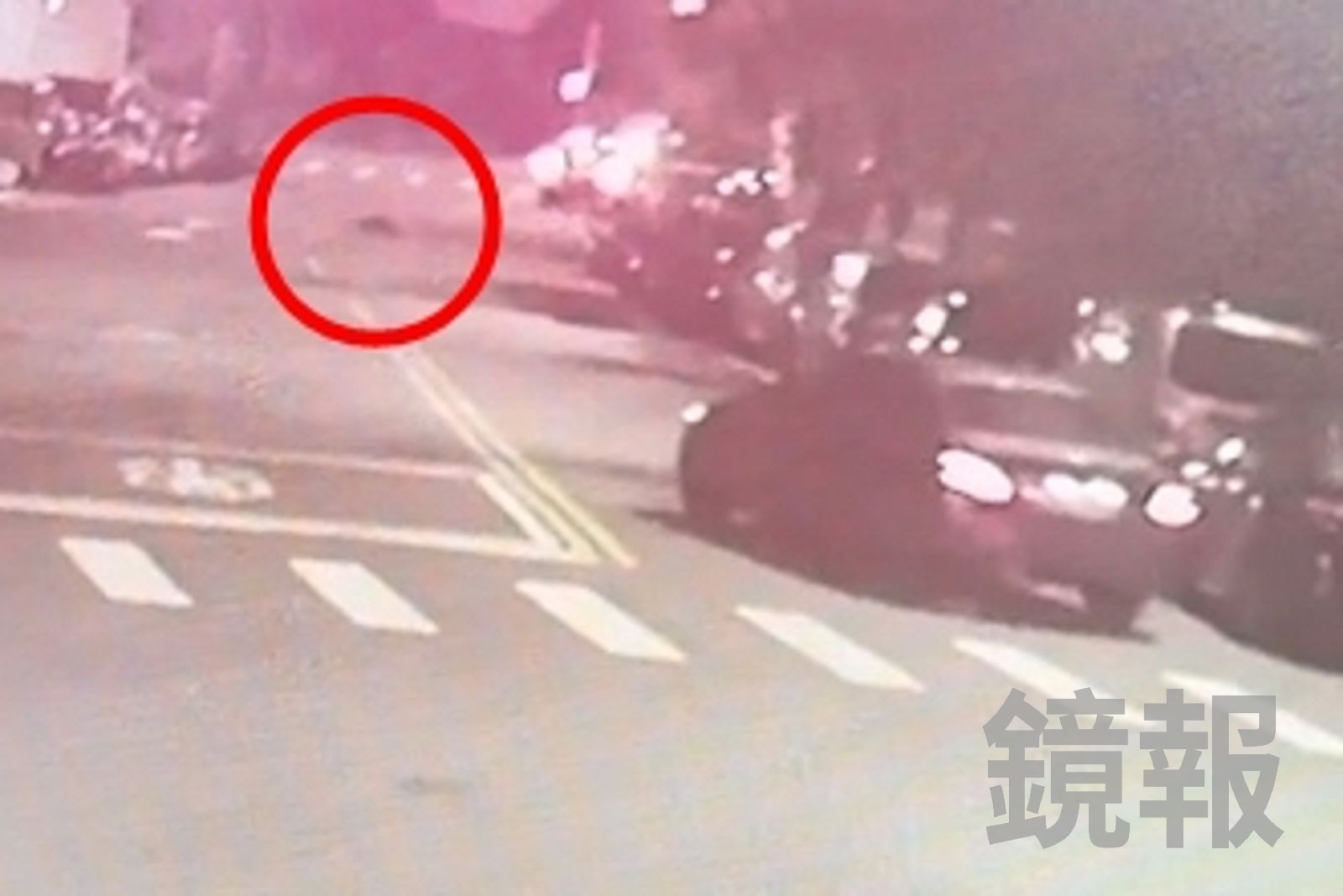 畫面曝光!女護理師過馬路遭撞飛!肇事駕駛回頭再撞致死 警揭恐怖真相