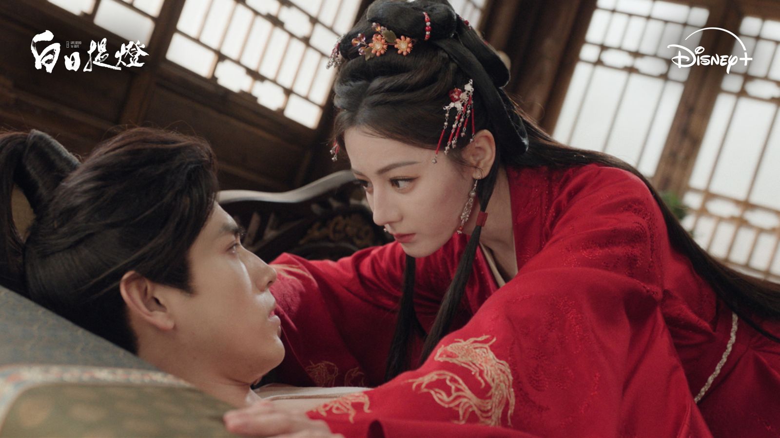 迪麗熱巴自爆一隱疾！陳飛宇嚇傻驚呼：沒看清過我　鬼王床咚「強扒」衣服讓戲迷嗨翻