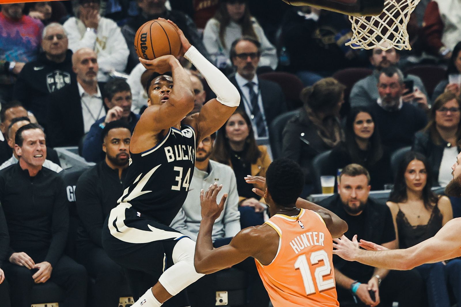 公鹿噩耗！字母哥左側鼠蹊部拉傷恐缺席數周　密爾瓦基戰力與排名受考驗