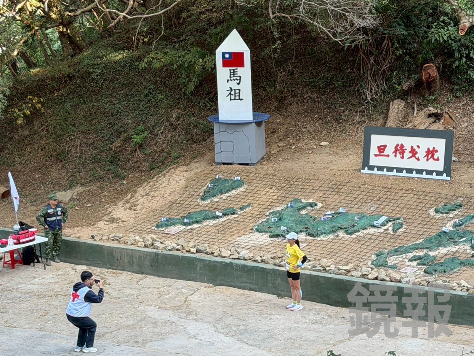 「南北坑道」入口處的馬祖地形圖,是幾乎所有人都會停下來拍照的熱點。