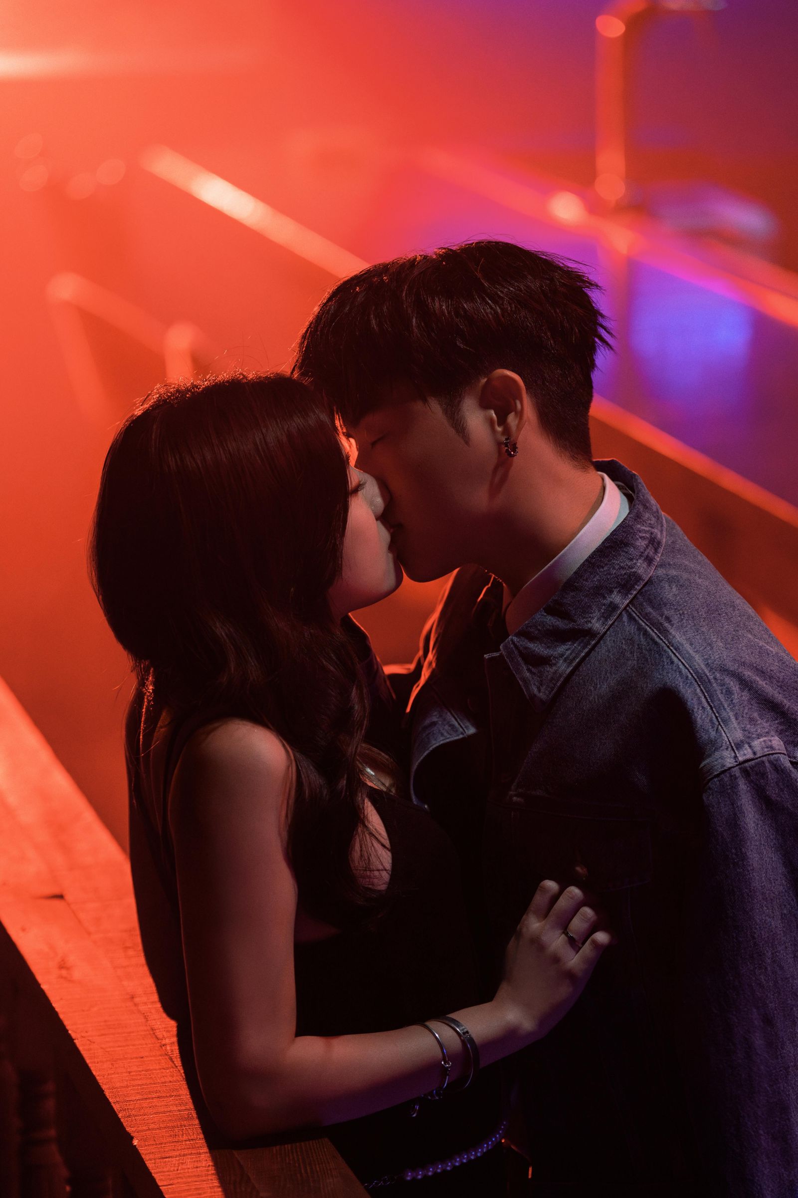 HowZ推出全新單曲〈凌晨五點鐘〉。皓室創意Light House提供