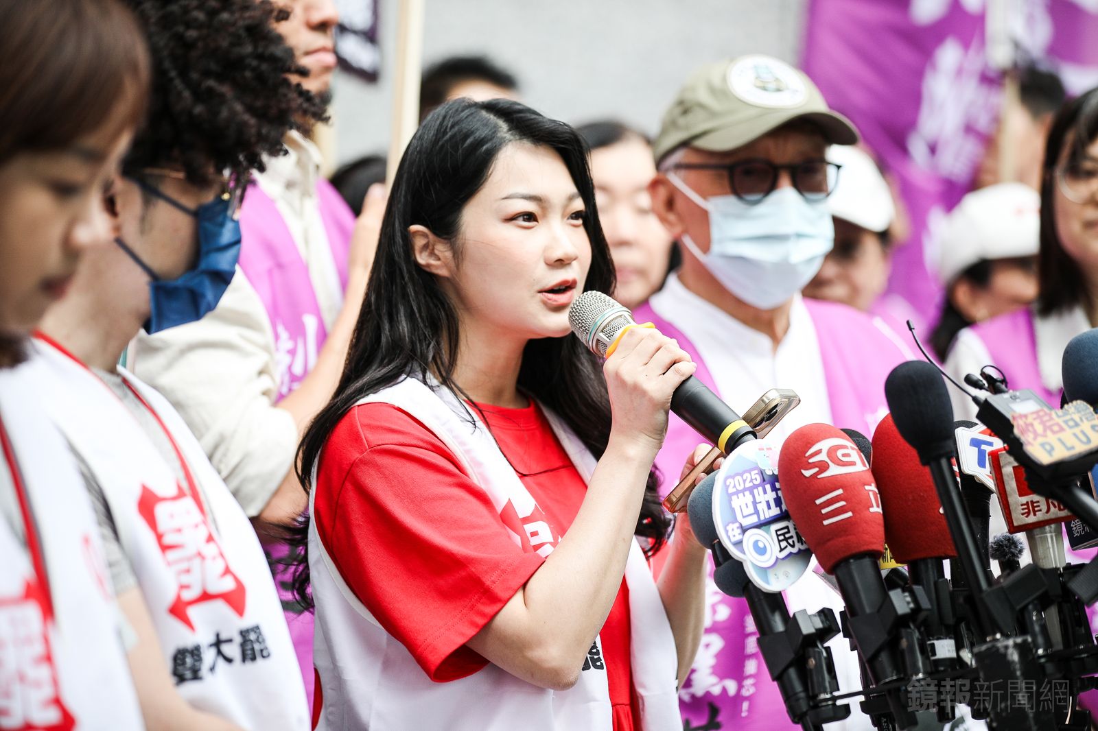 這1年來，阿美站上街頭，推動罷免王鴻薇行動。（圖／鄒保祥攝）