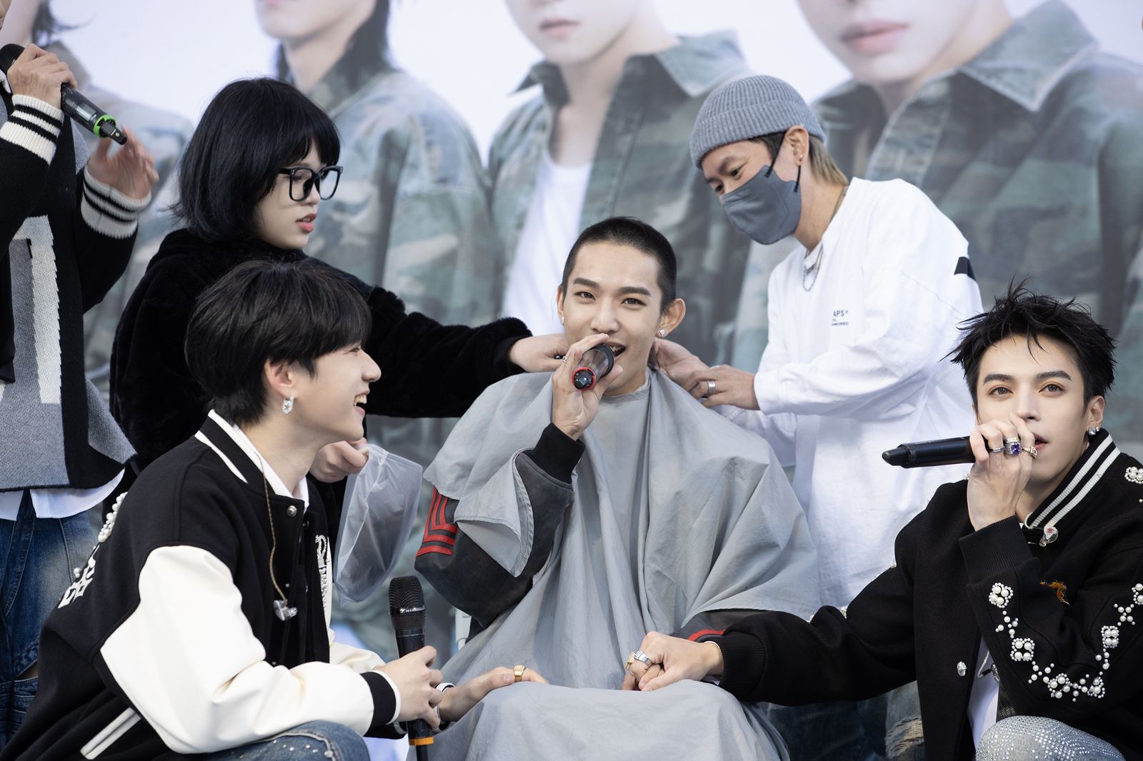 Ozone煥鈞現場剃頭。索尼音樂提供