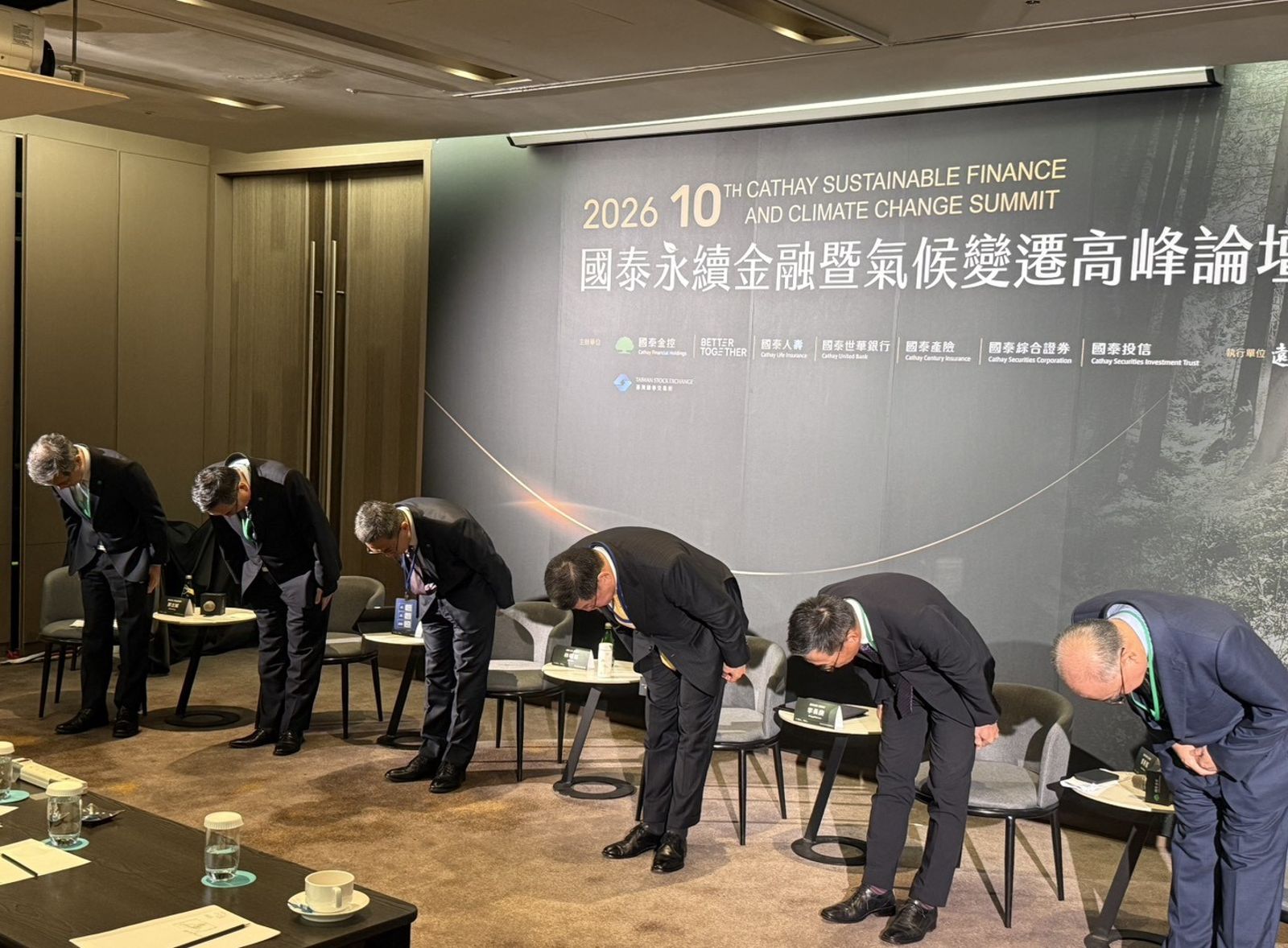 從「鐵拳教育」到繳近十億學費!國泰金李長庚補破網 金控董總禁兼無關企業董事