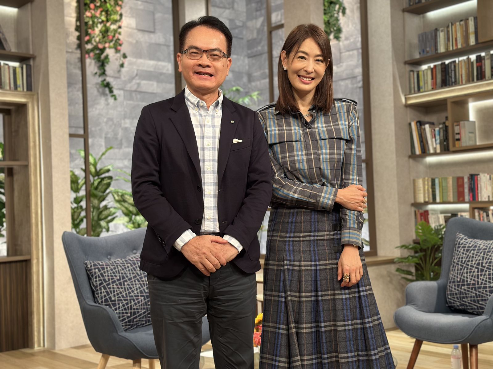 《話時代人物》專訪101董事長賈永婕（右）。三立提供