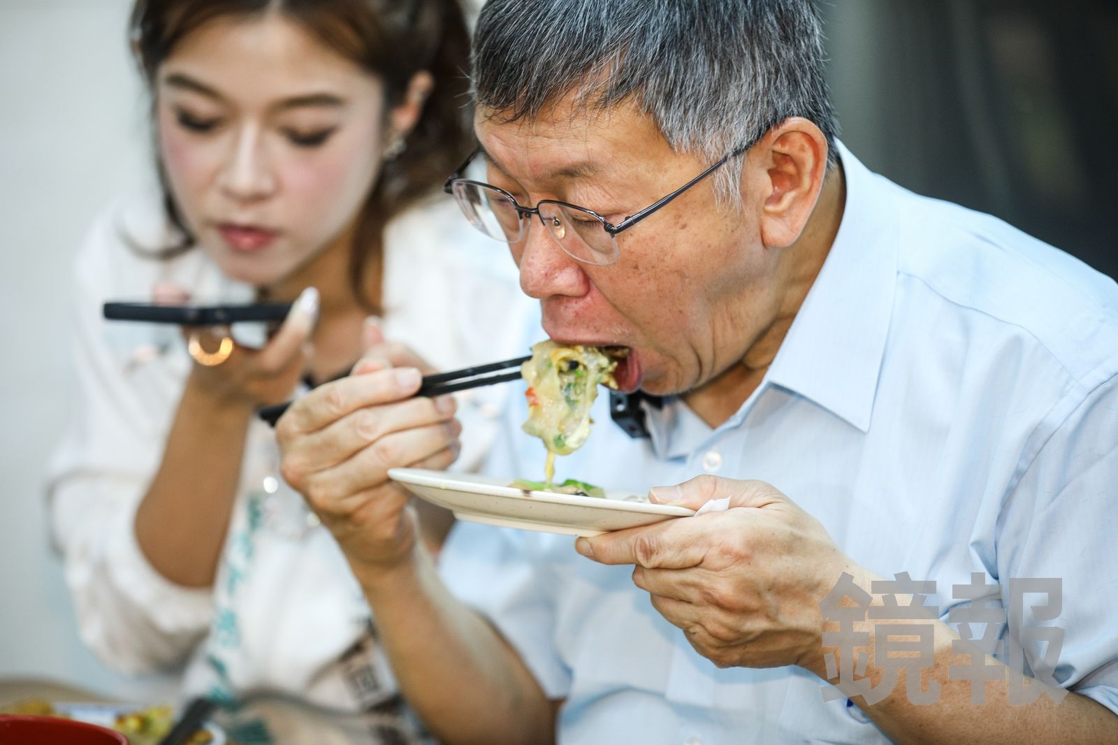 端走吃素參選人燙青菜惹議！柯文哲：本來就是大家分著吃