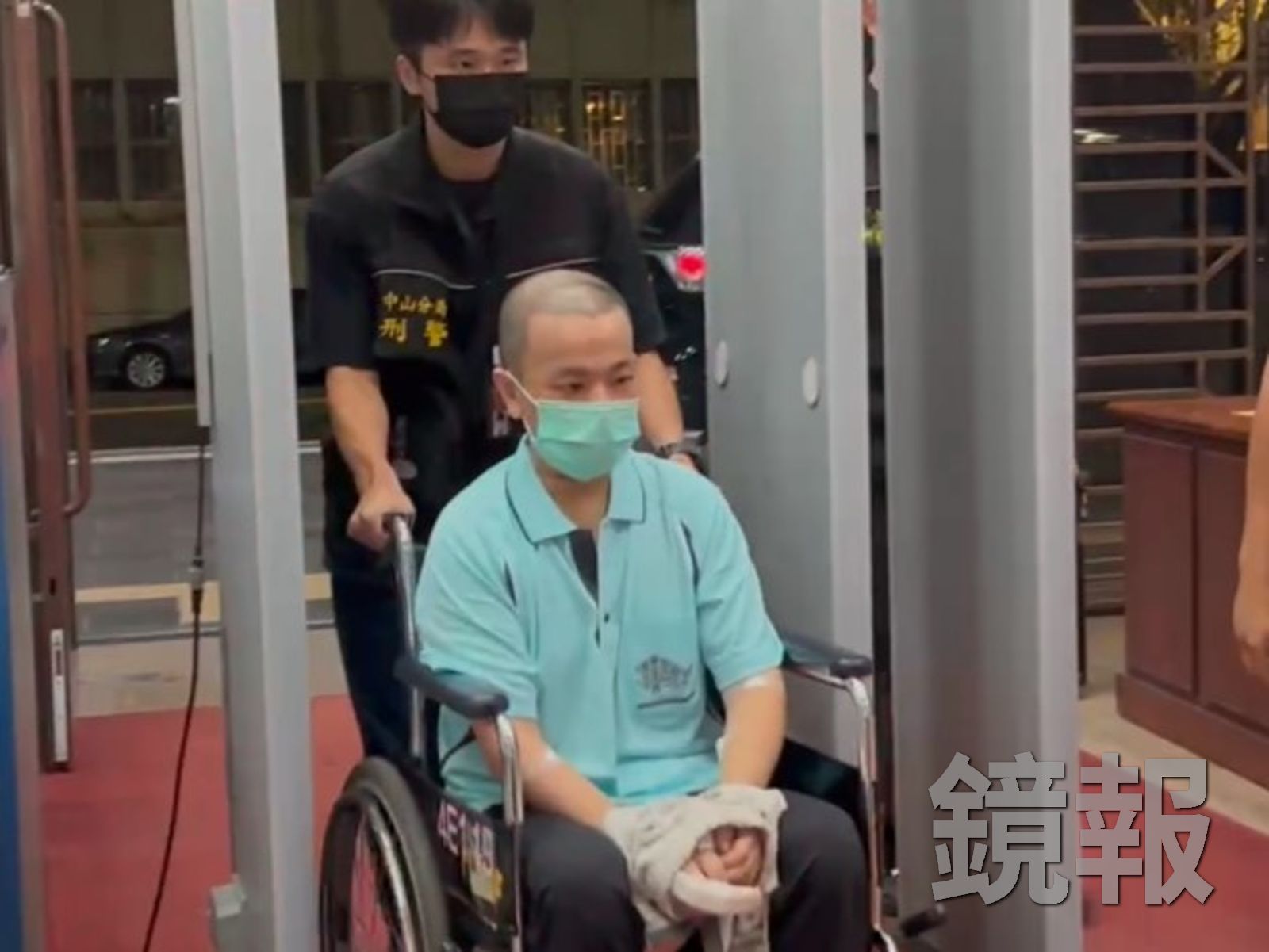 富邦大樓血案凶嫌羈押禁見 原本坐輪椅進北檢「秒恢復」箭步上囚車