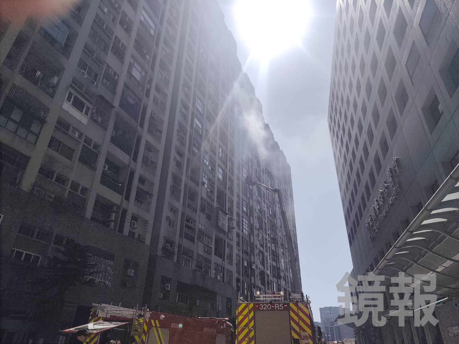 汐止知名「千戶大樓」大火！大批住戶驚慌逃生　50歲屋主幸運獲救