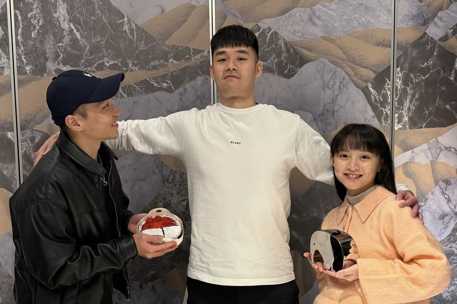 王齊麟31歲慶生！妻「十元」挺孕肚現身　李洋：大小孩要當爸了