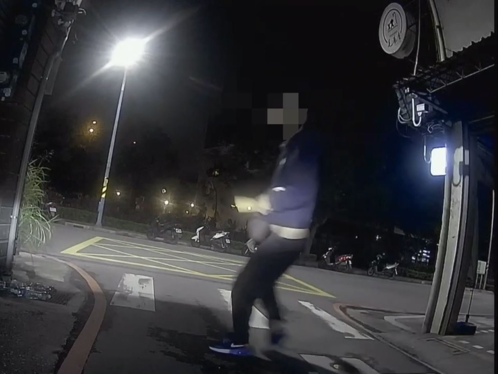 電影情節真實上演！五股毒蟲劫車反被囚禁車內　司機熄火拔鑰匙甕中捉鱉