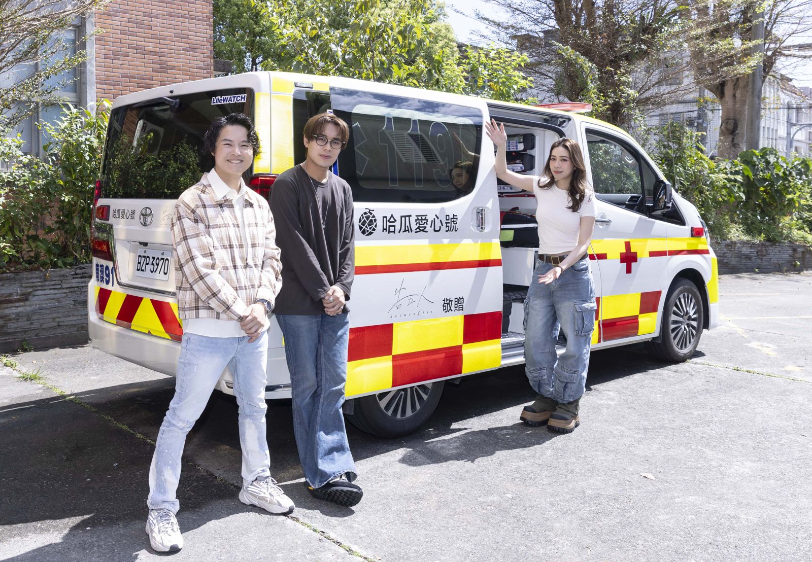 告五人好暖！捐救護車助攻地方醫療　豪氣升級母校設備