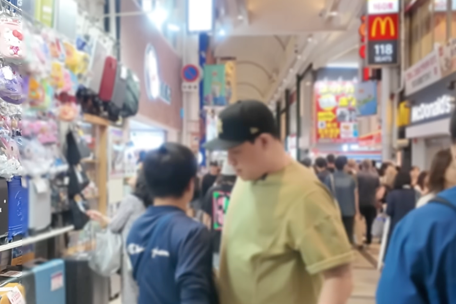 日本「撞人族」怕了!南韓壯漢目睹惡意行為上前教訓 全場嗨喊:督導來了