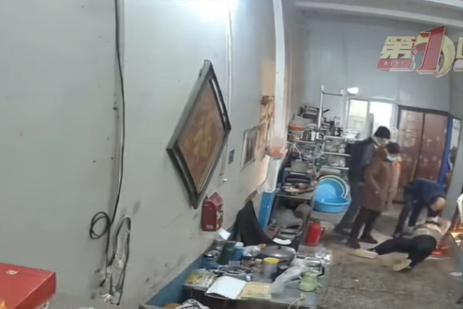 30歲男如廁後倒地猝死　妻子哽咽：還有3個孩子…以後的路怎麼走？