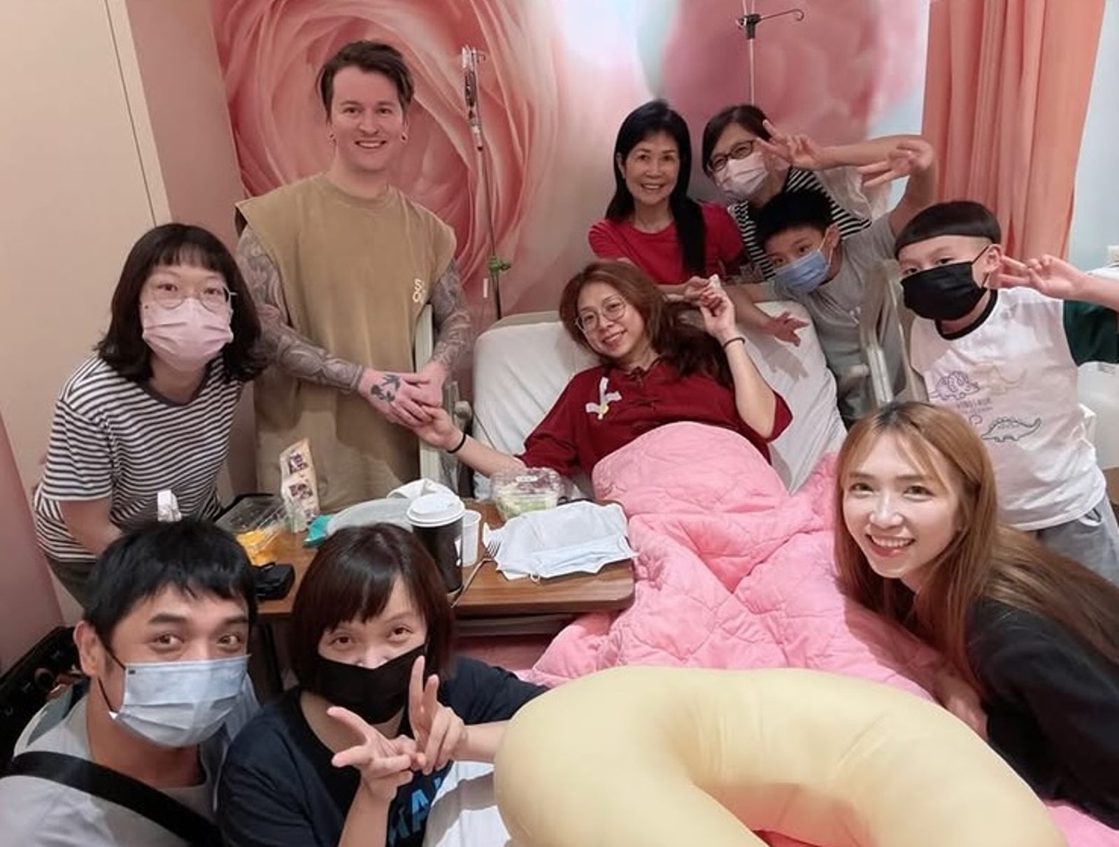 《黑澀會》米奇喜迎寶寶Jax！催生過程驚險改剖腹　曝母子見面「感動瞬間」