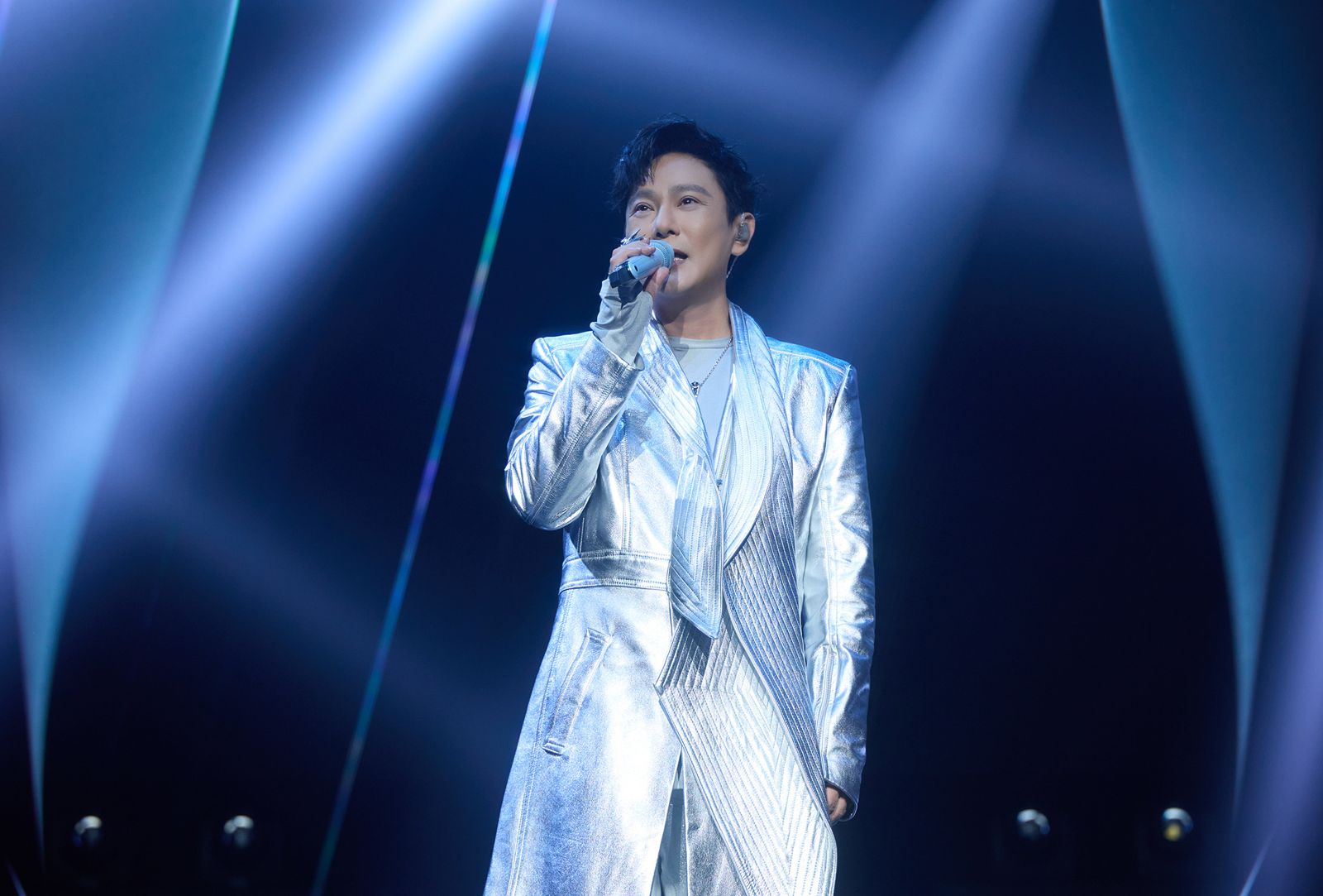 張信哲驚見「鍋碗瓢盆天上飛」　嚇呆以為遇到龍捲風