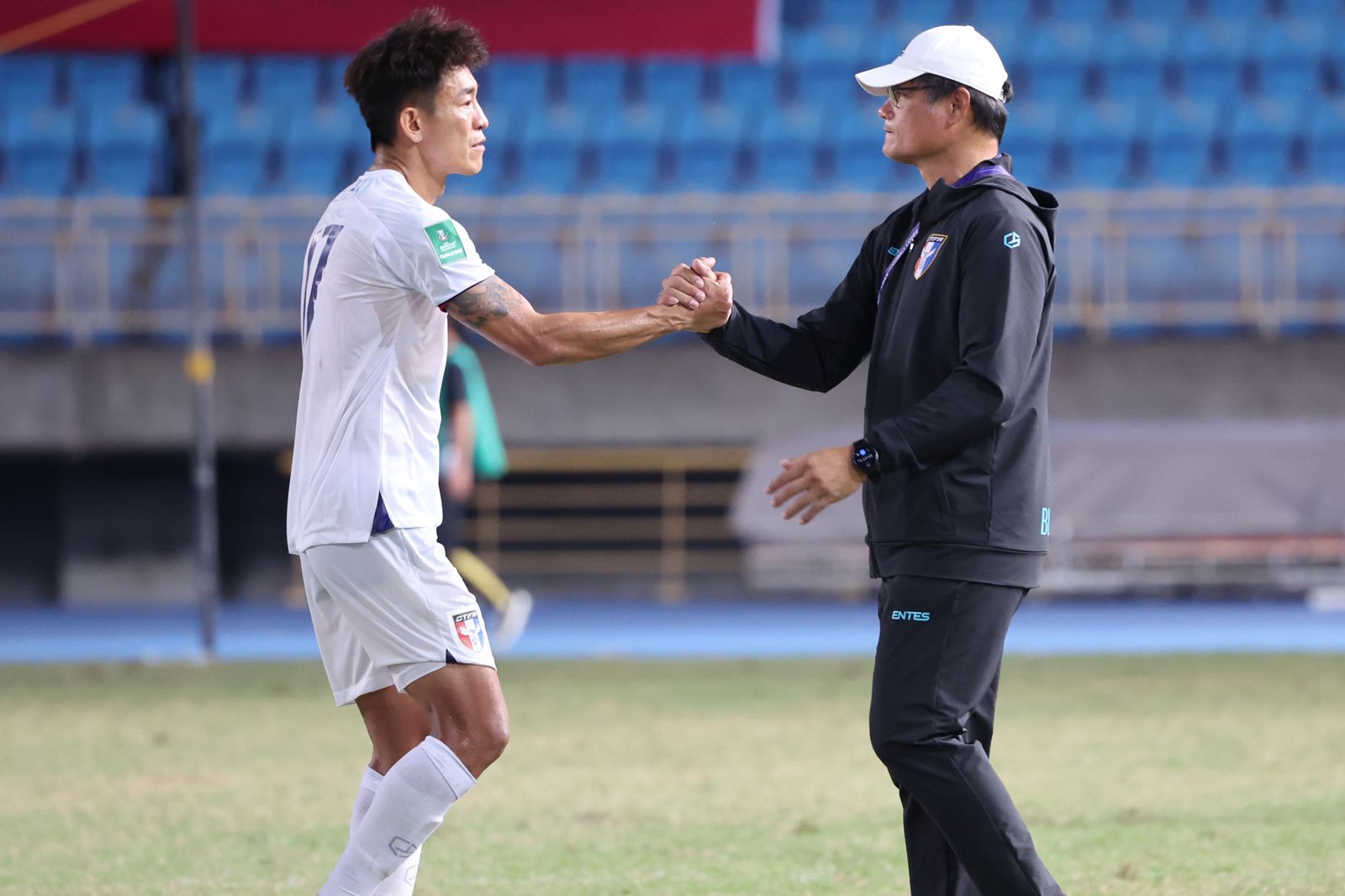 足球／運動部聯繫總教練黃哲明及隊長陳柏良！再對足協提出三要求