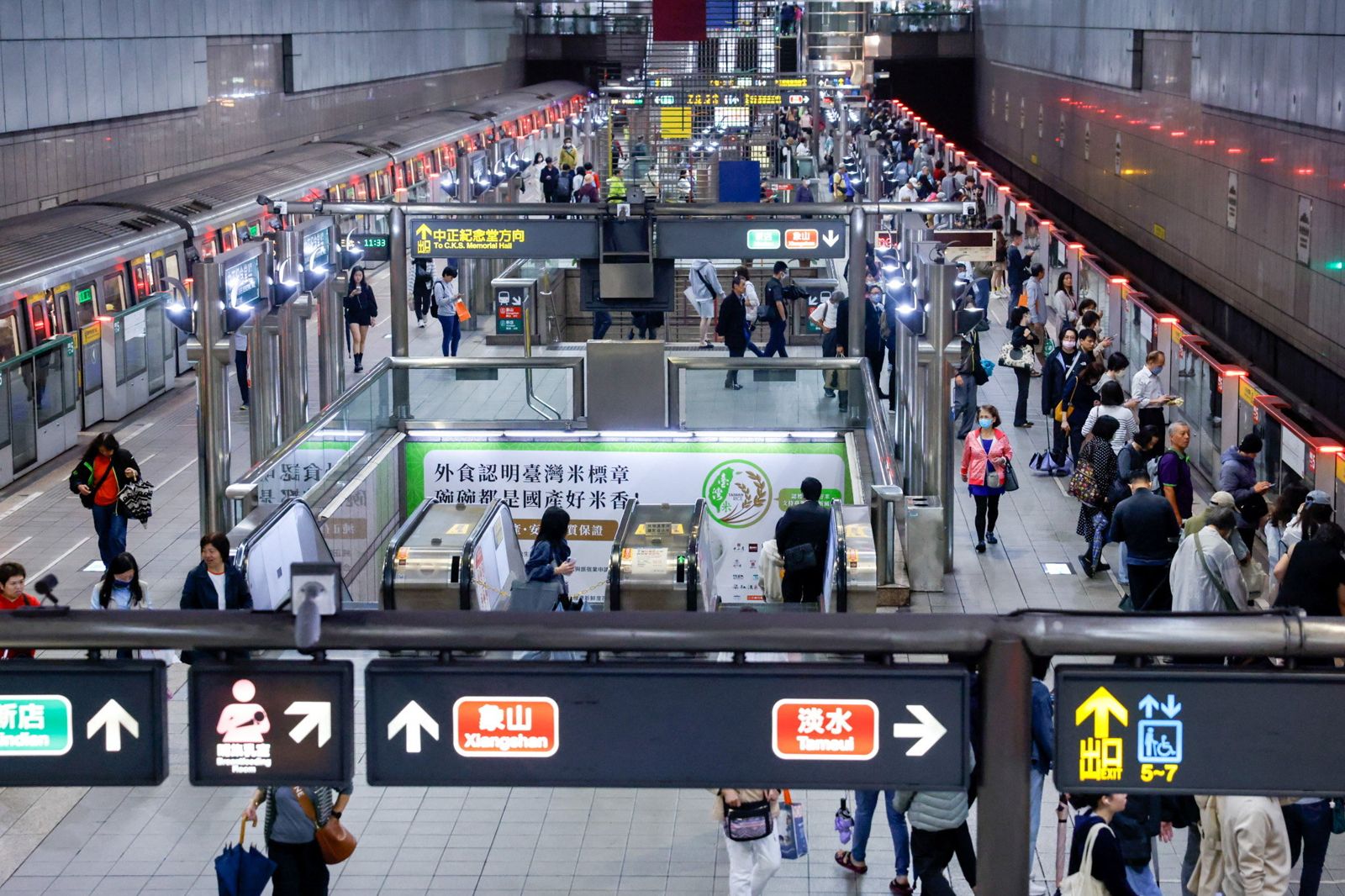 台北鐵路地下化並非一次到位，而是分成四個階段、以「拼貼式」工法接力完成。圖／達志影像