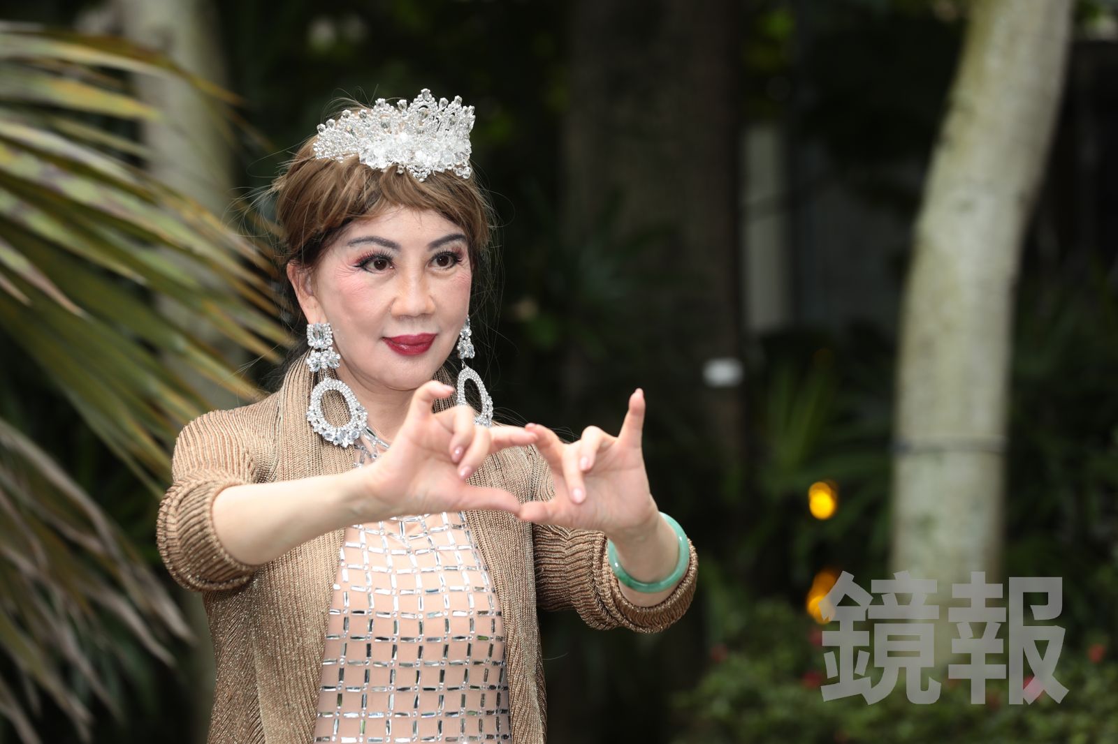 68歲第一美婦「謊報10歲」選美!慘遭詐騙洗個澡損失40萬:太丟臉 害兒交不到女友揭驚人原因