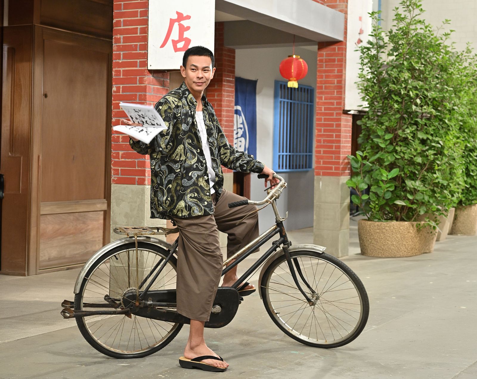 孫綻努力拍戲存結婚基金。台視提供