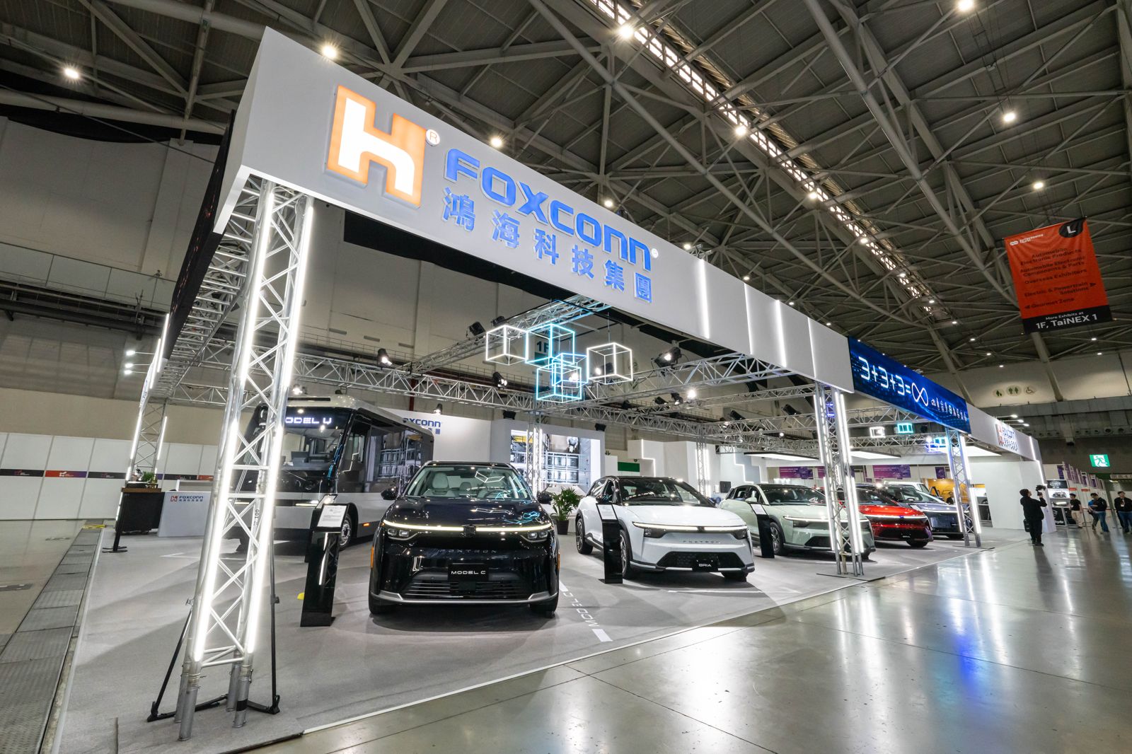 鴻海秀電動車供應鏈全家桶 巫俊毅:一條龍出海很快實現