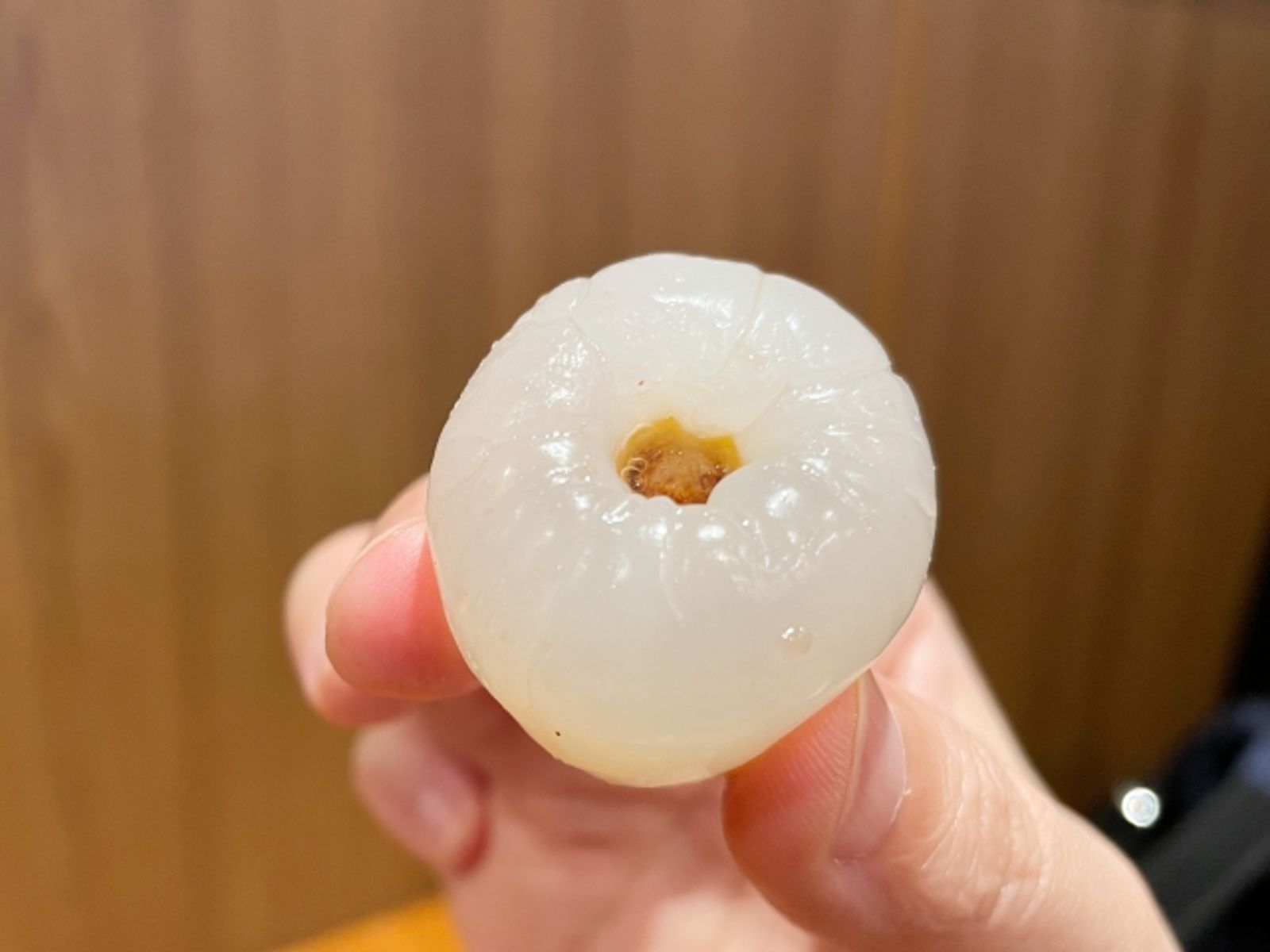 荔枝撥開後褐色碎屑竟是「牠的糞便」!網笑:知道真相後影響喜好程度