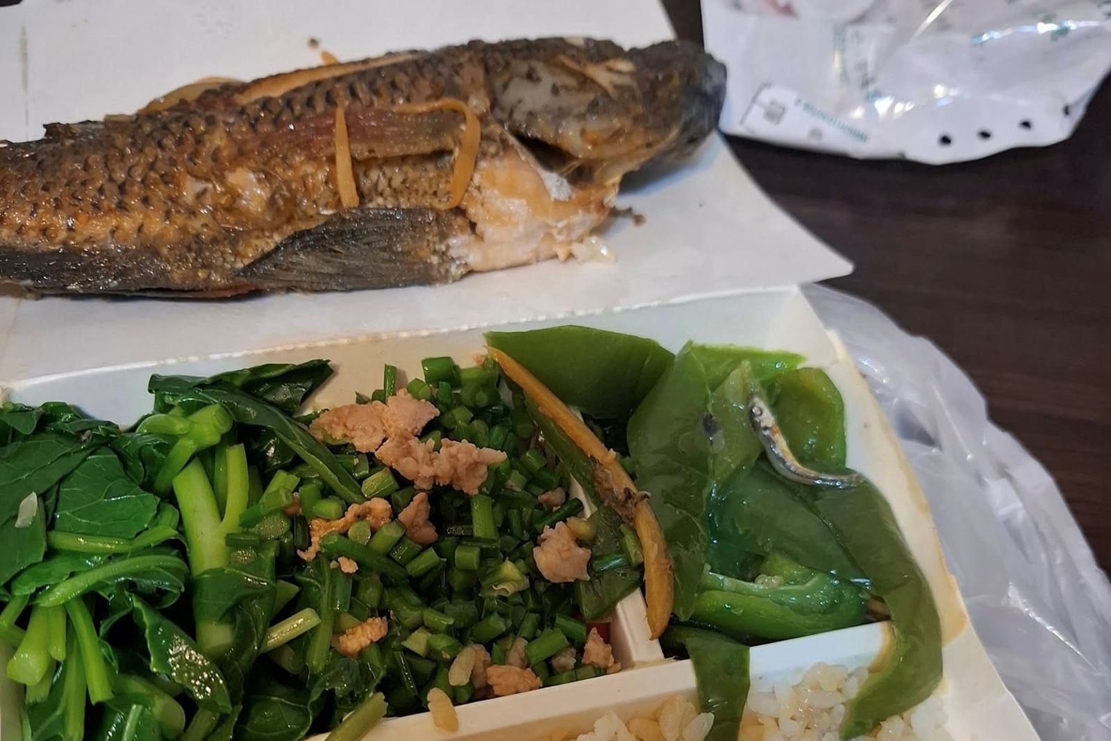 荷包失血！高雄便當店「3菜1魚280元」以為買到鮑魚　網友這樣分析
