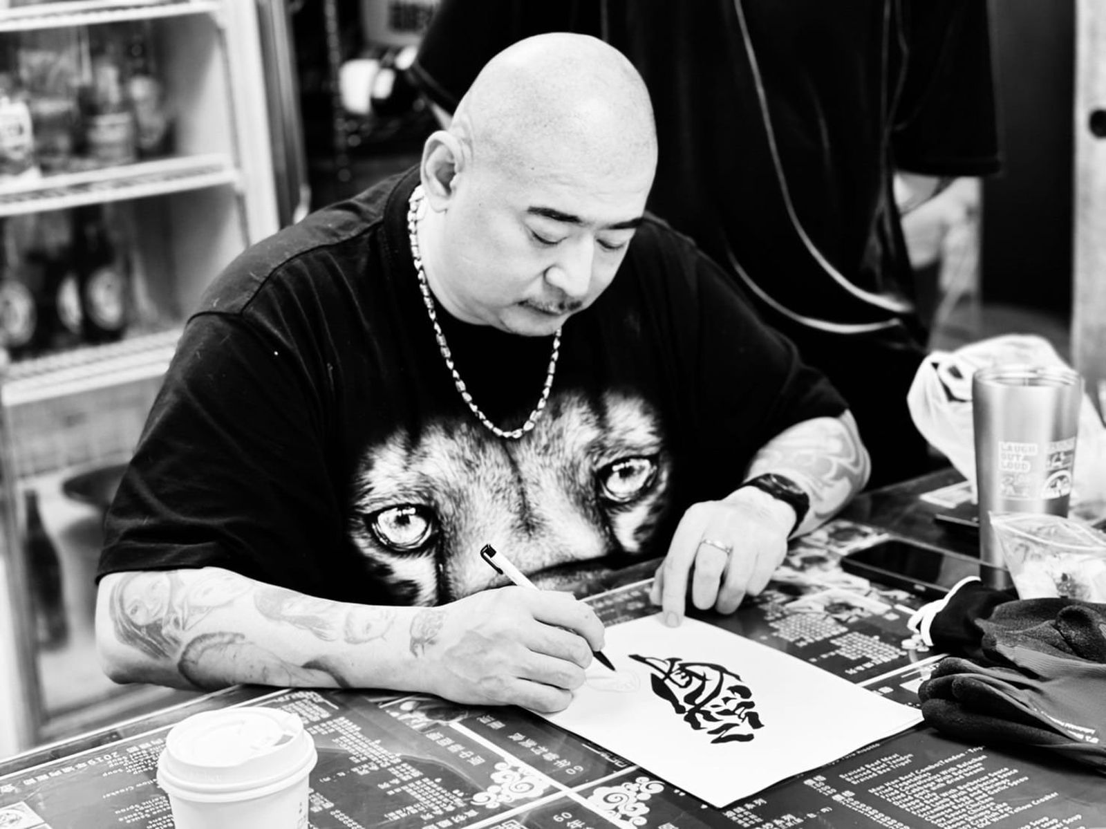 獨家/知名刺青師李耀鳴又鬧事!曾替《艋舺》紋身 持金元寶毆保全下場曝