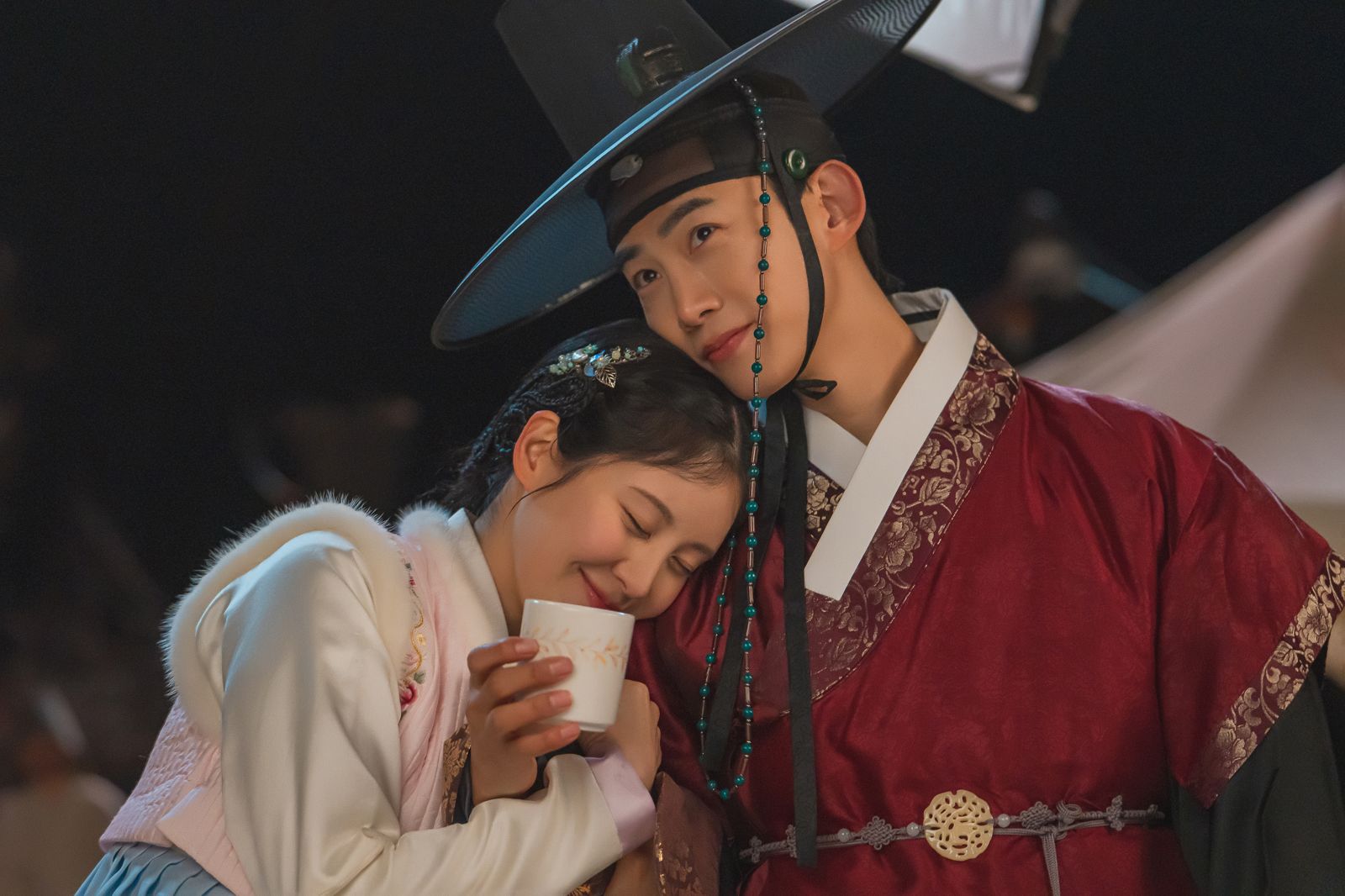 玉澤演（右）與徐玄合推新劇《我奪走了公爵的初夜》。friDay影音提供