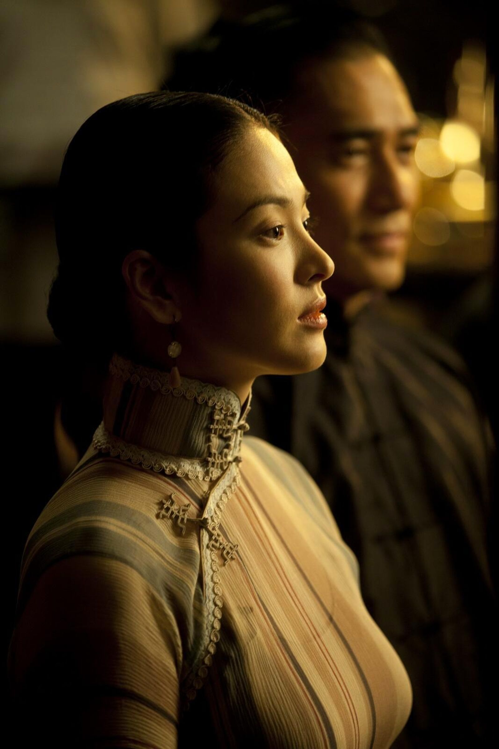 宋慧喬（左）在《一代宗師》飾演梁朝偉的妻子。翻攝微博