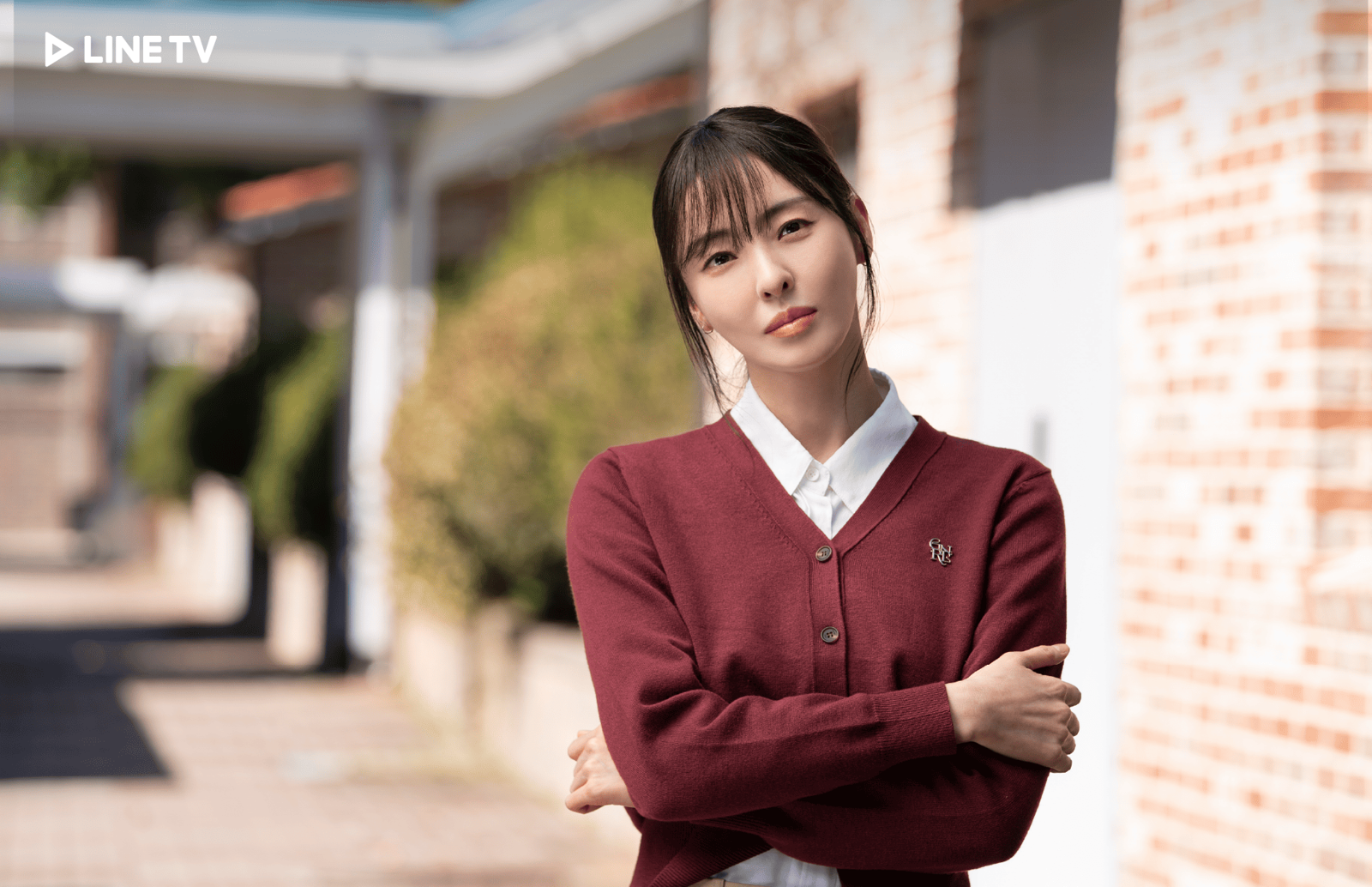 李多熙飾演神祕高中教師。LINE TV提供