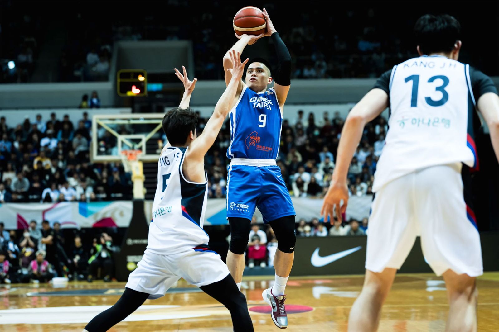 世界盃資格賽中華男籃力退韓國開胡 陳盈駿狂讚團隊防守