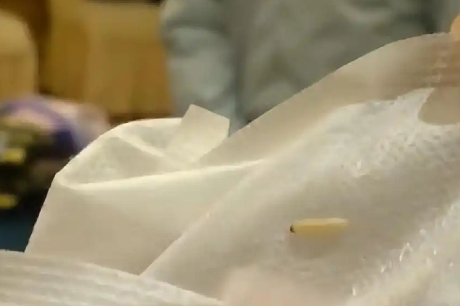 打開衛生棉驚見活蛆!女「已用掉10片」崩潰 知名品牌道歉:會深入追查