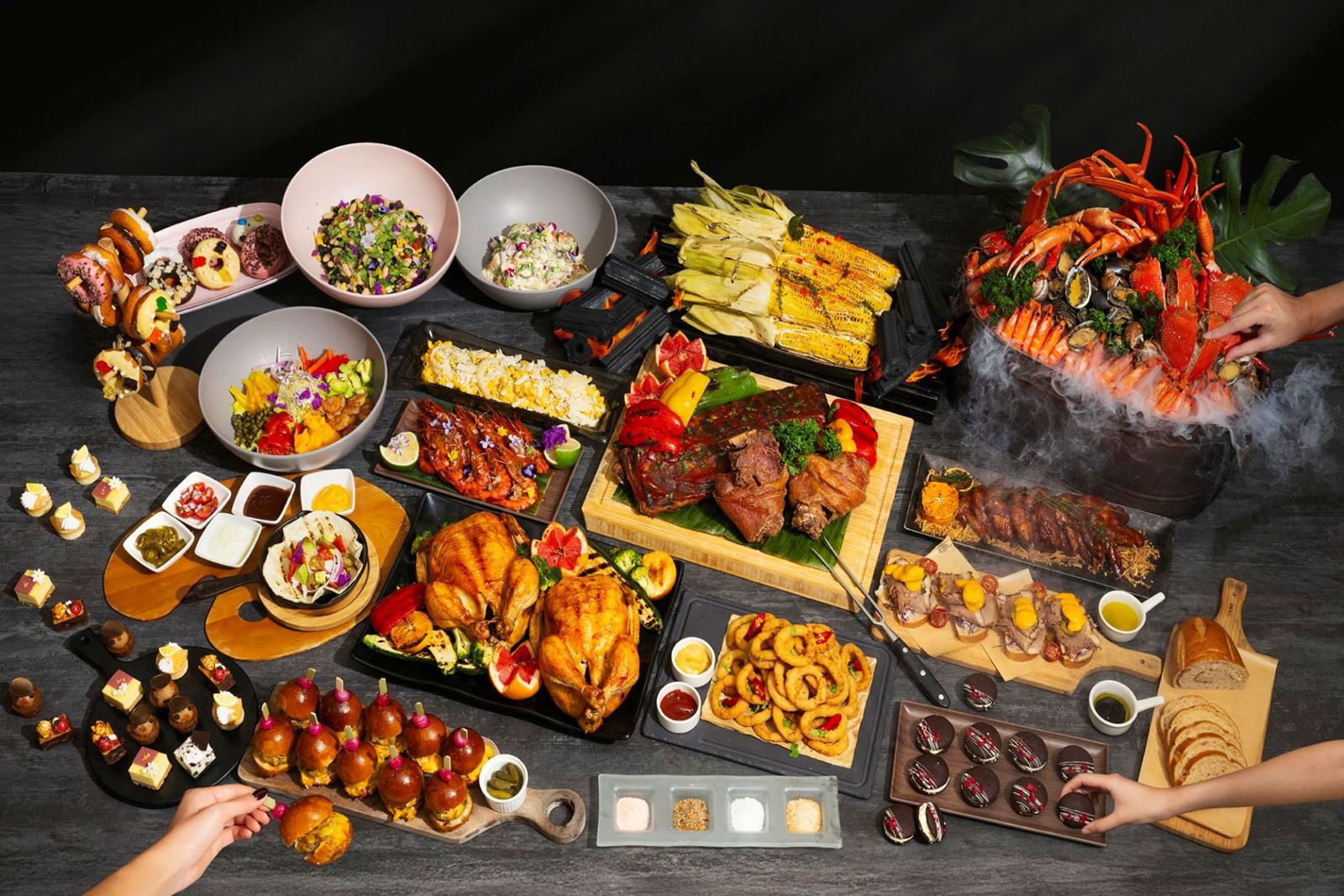 炭烤松葉蟹吃到飽！「遠東Café」讓海鮮控爸爸大喊過癮啊