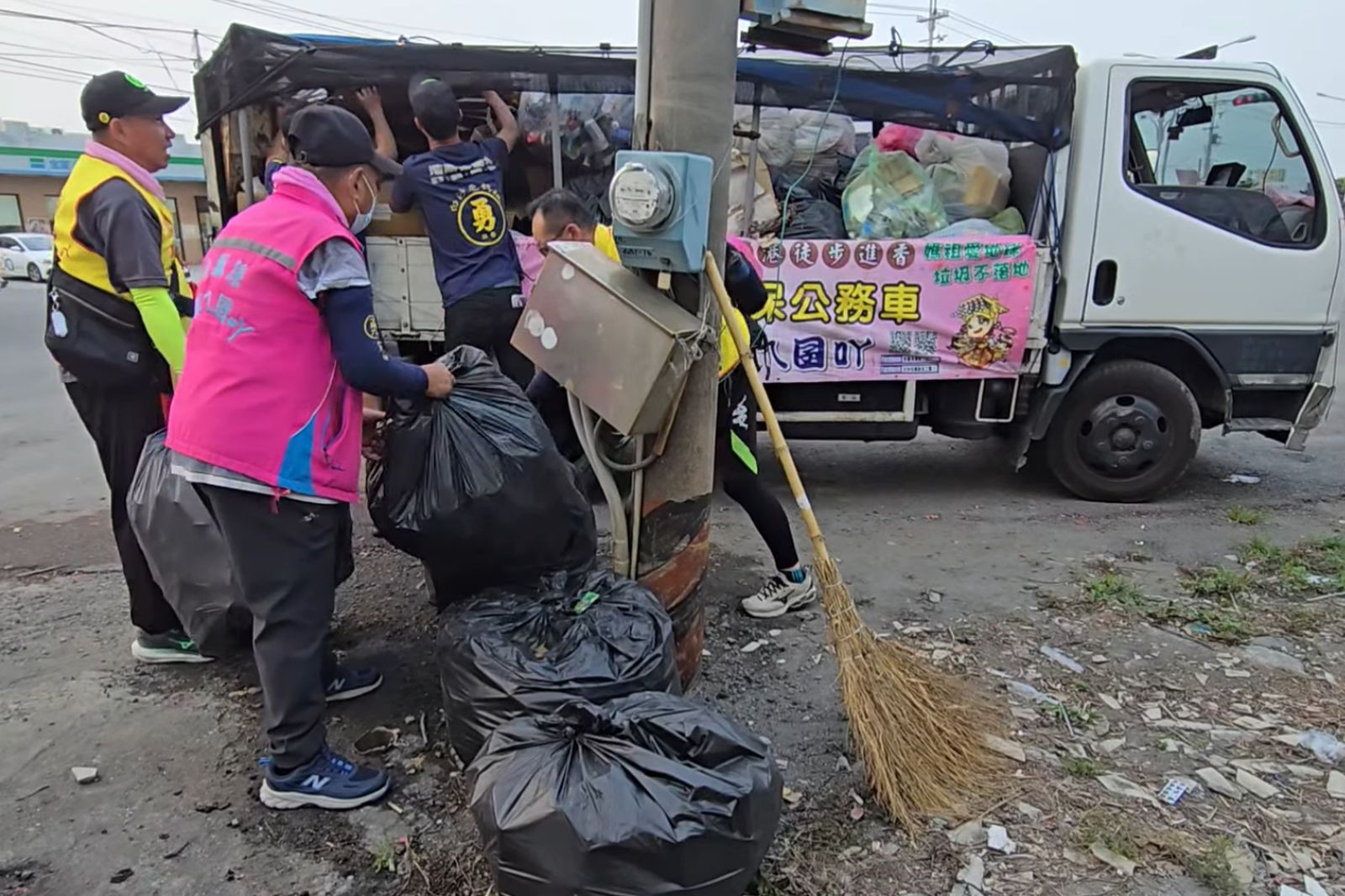 白沙屯媽祖進香「沿途都垃圾」惹民怨　環保志工嘆：來不及清啊…