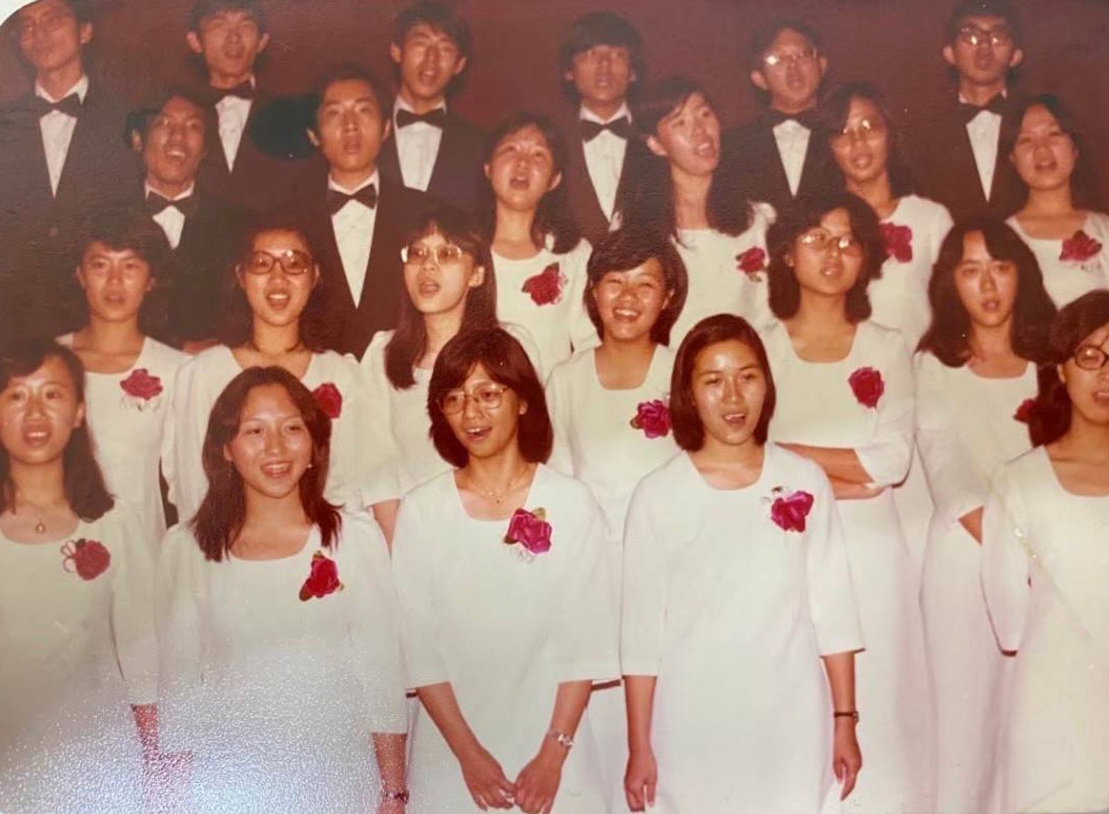 民歌天后48年前嫩照出土！不只台大學霸還是合唱團成員