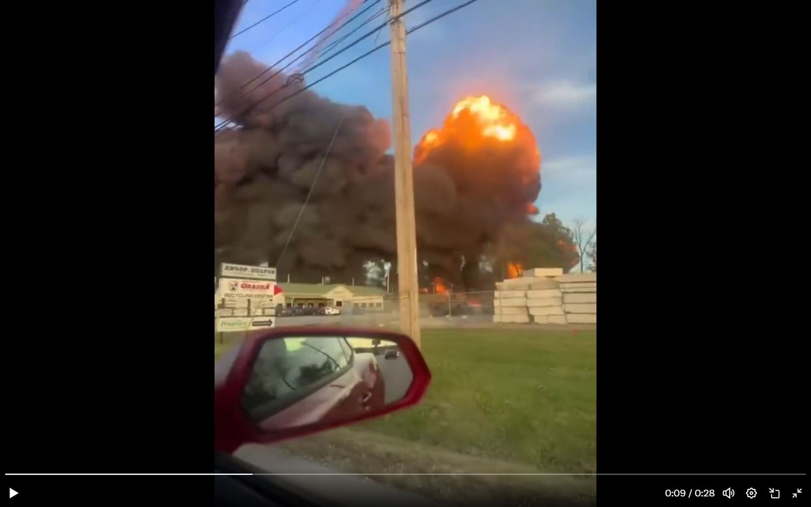 現場火勢巨大,令人看得膽顫心驚。圖/翻攝FaytuksNetwork畫面