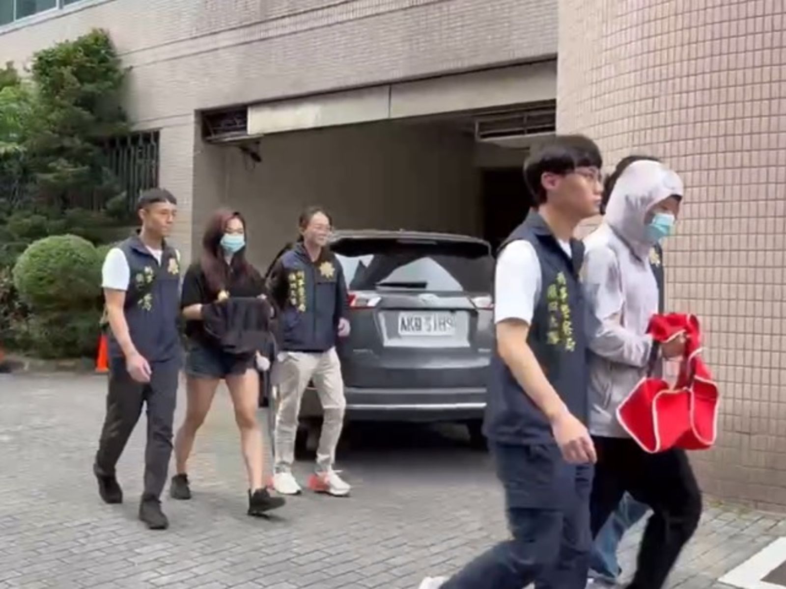 竹聯幫要角落網！曾擁「兵工廠」與偵查隊長扭打　轉行狠詐女公務員435萬