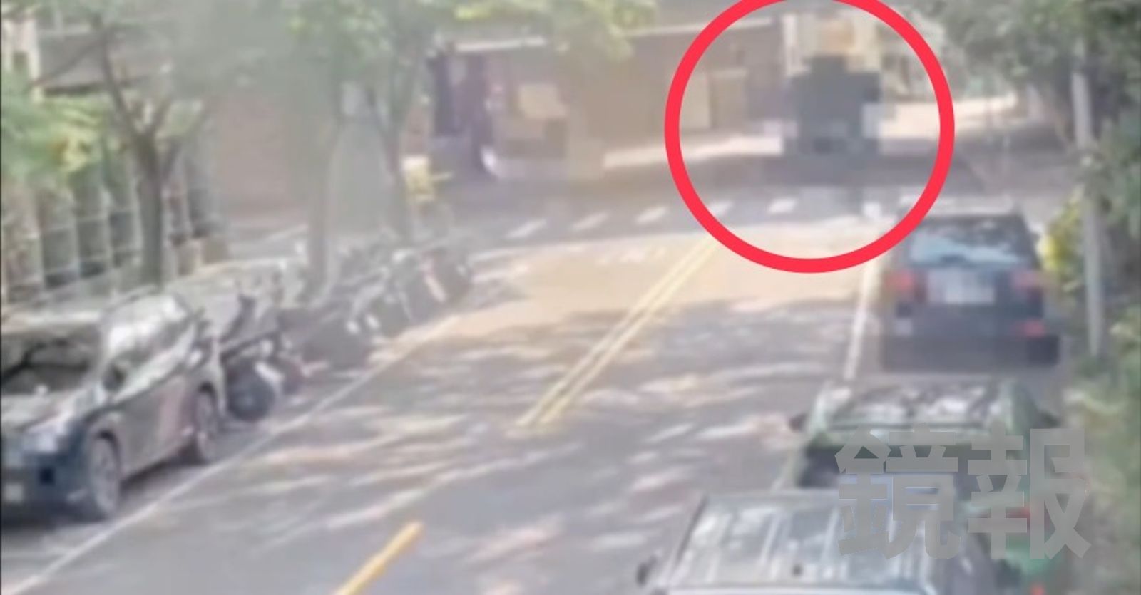 南港驚悚車禍!23歲男「離奇躺臥成功橋下」 小貨車視線死角輾過慘死