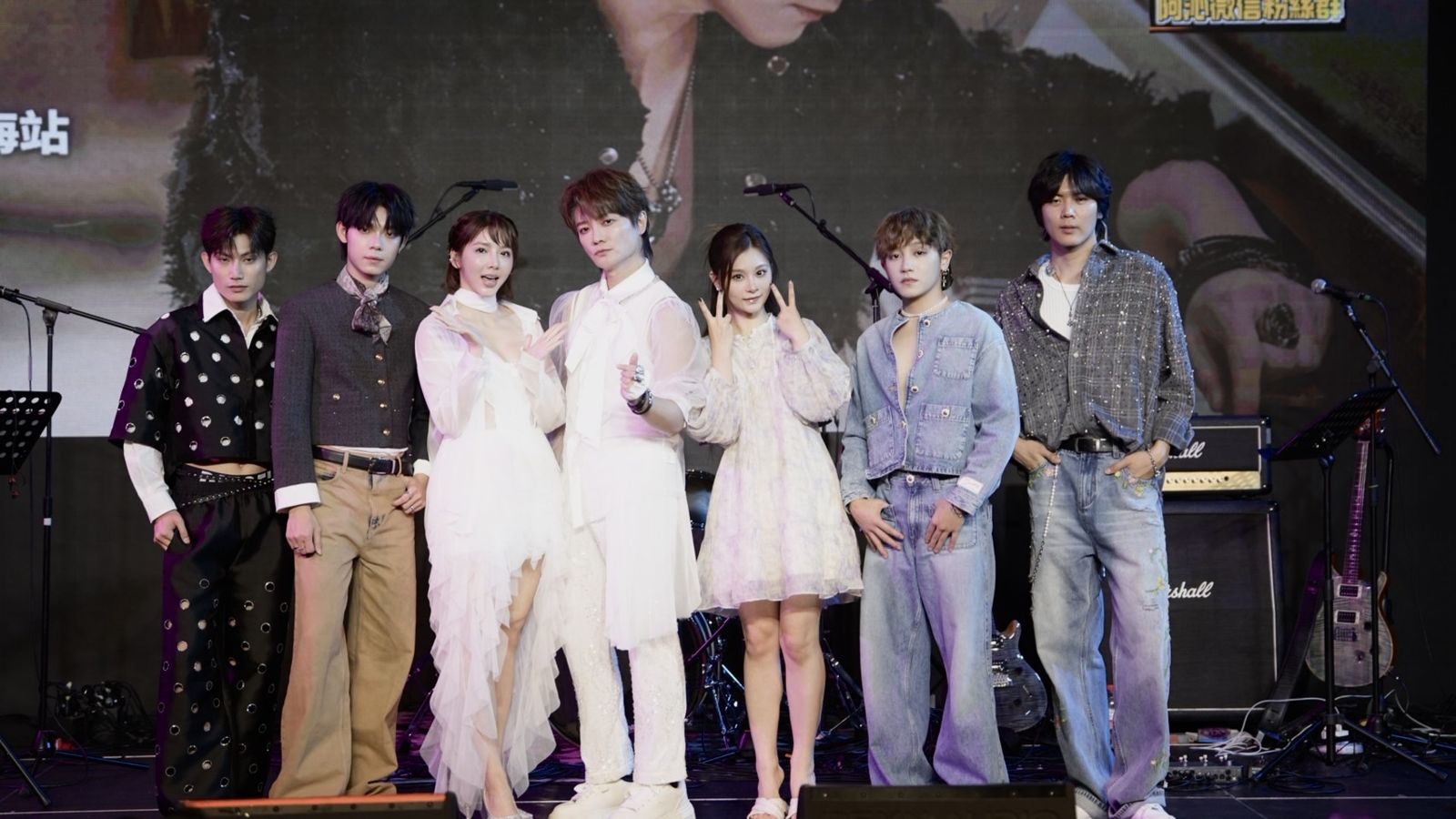 阿沁上海開唱,好友人氣男團Saturnday 小潘、立杰、凱杰、宋羽葤、羅楊雲子、鄭智鴻組成專屬阿沁的「愛的小夥伴」為他應援。紅心字會提供