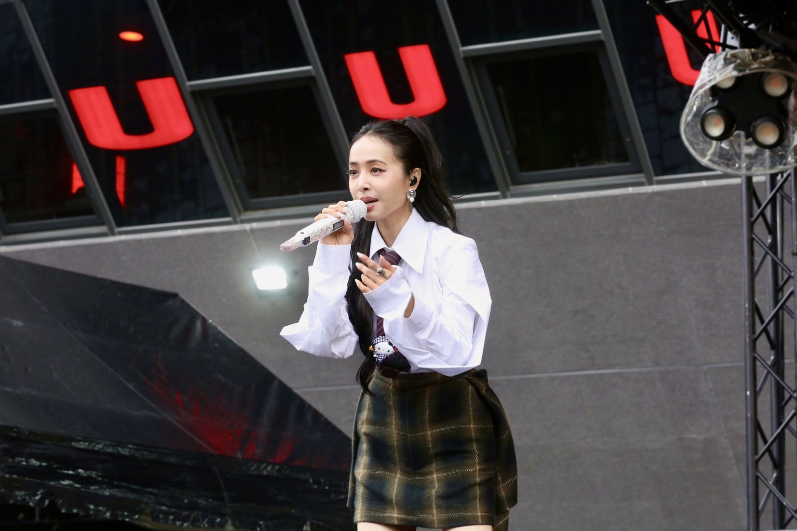 蔡依林2日在北流舉辦簽唱會，現場吸引逾5000名歌迷排隊守候。董孟航攝