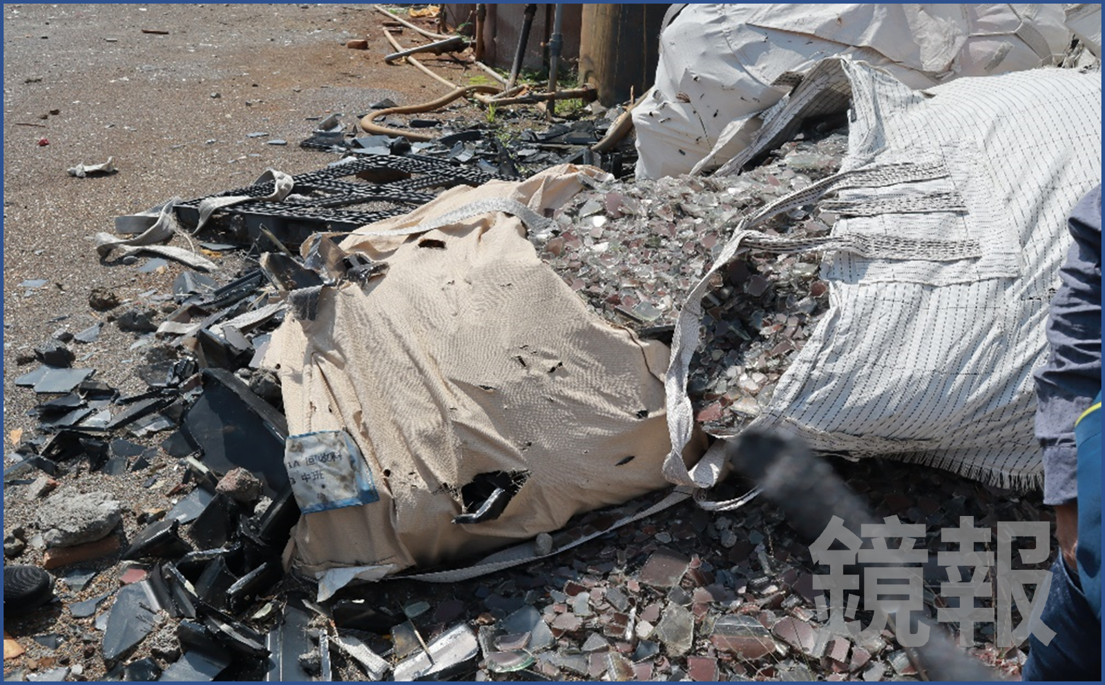 現場堆置大量有害事業廢棄物之廢玻璃。台中地檢署提供