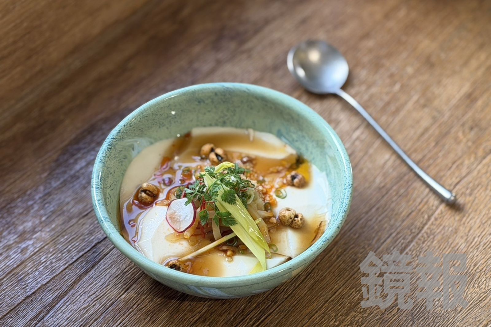 「麻香川辣」嘗起來既像麻婆豆腐，也像清涼版的鹹豆花。（120元／碗）