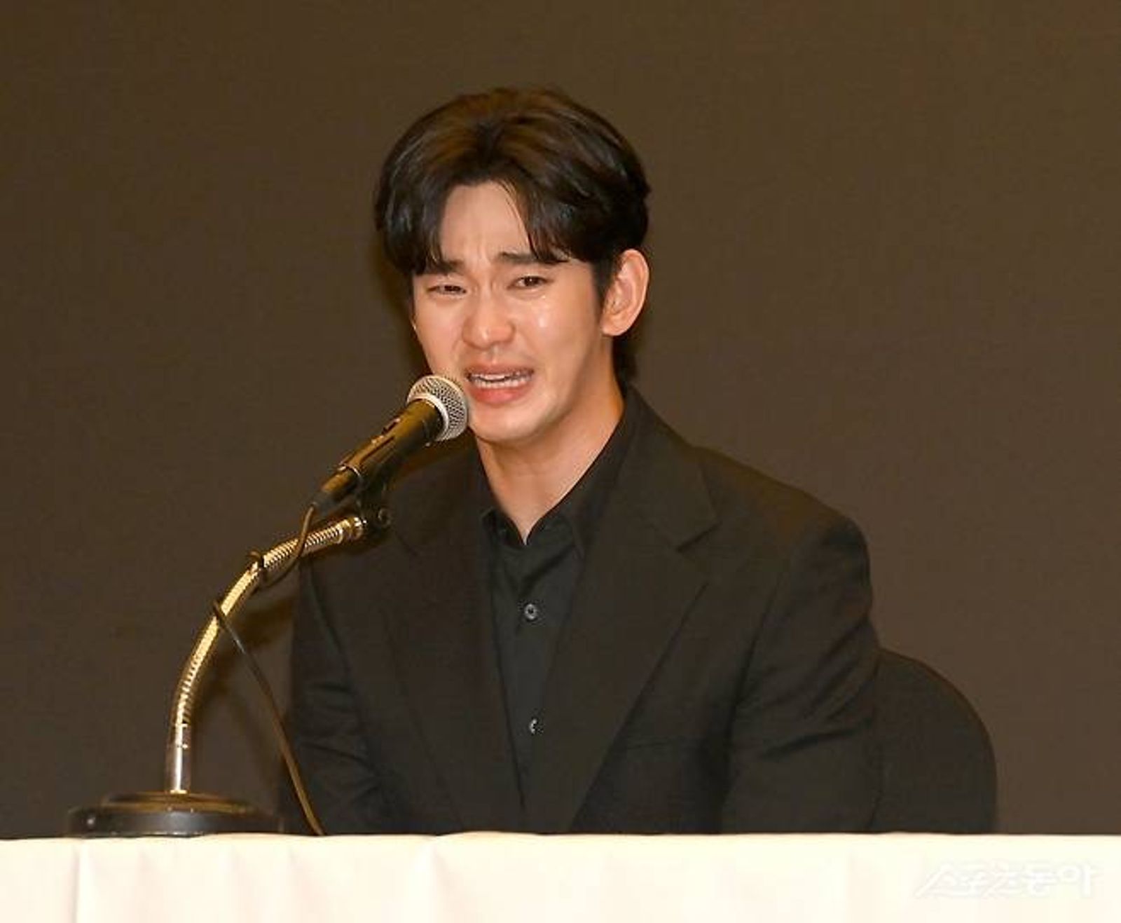 廣告主翻臉求償28.6億！金秀賢爆「戀未成年」人設翻車被控違反形象條款　律師反擊：無法賠