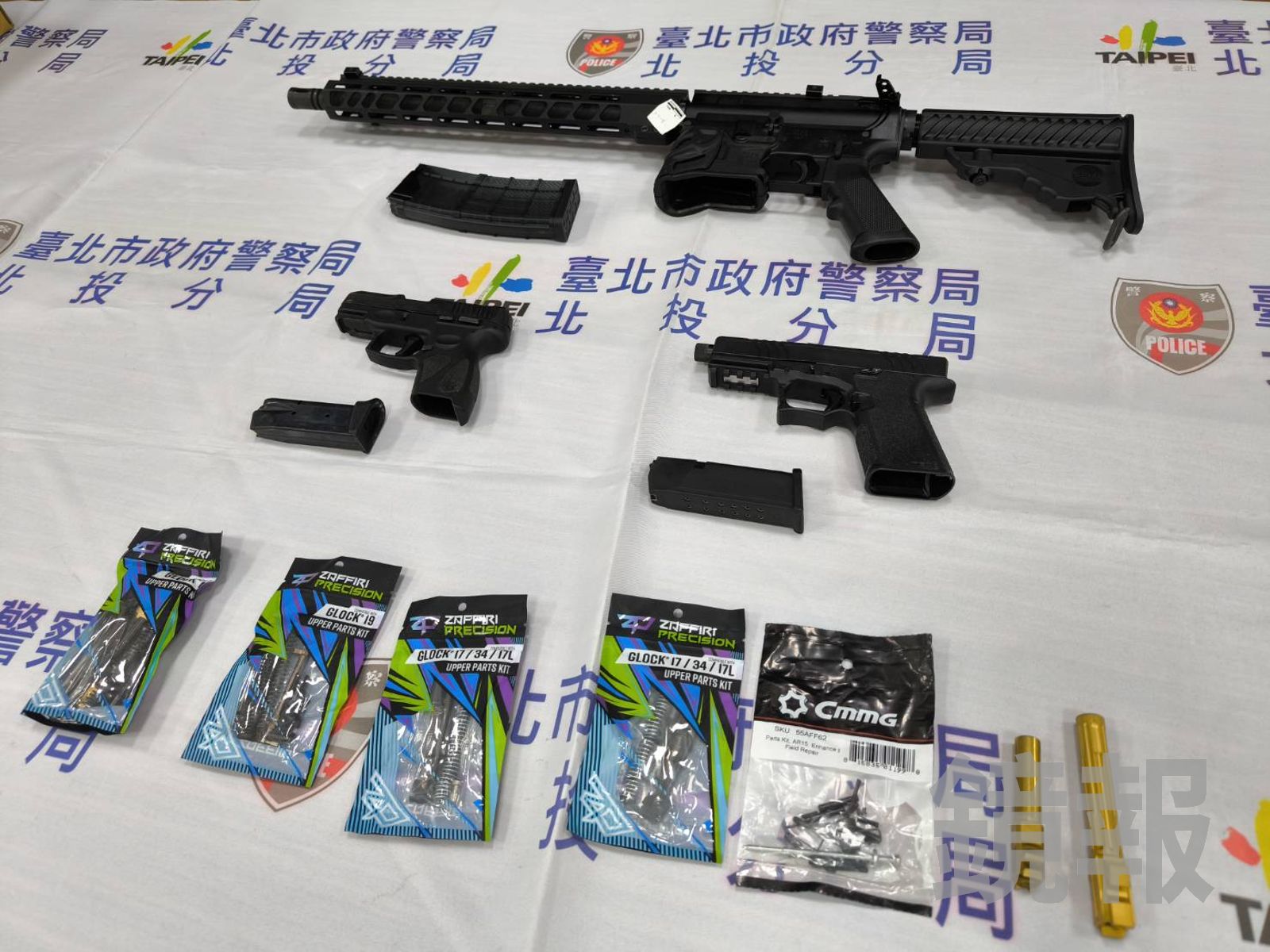 販毒集團還有大量槍枝火力強大。翻攝畫面