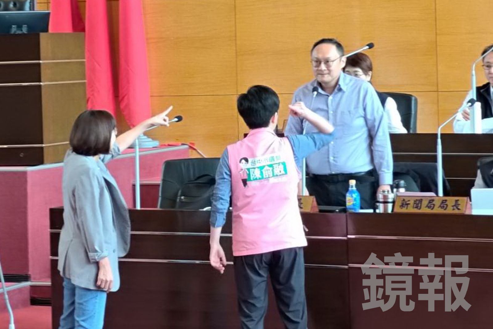 中市議會質詢爆火氣!綠轟市府0稽查「根本中聯門神!」 鄭照新怒駁:人格侮辱拒絕指控