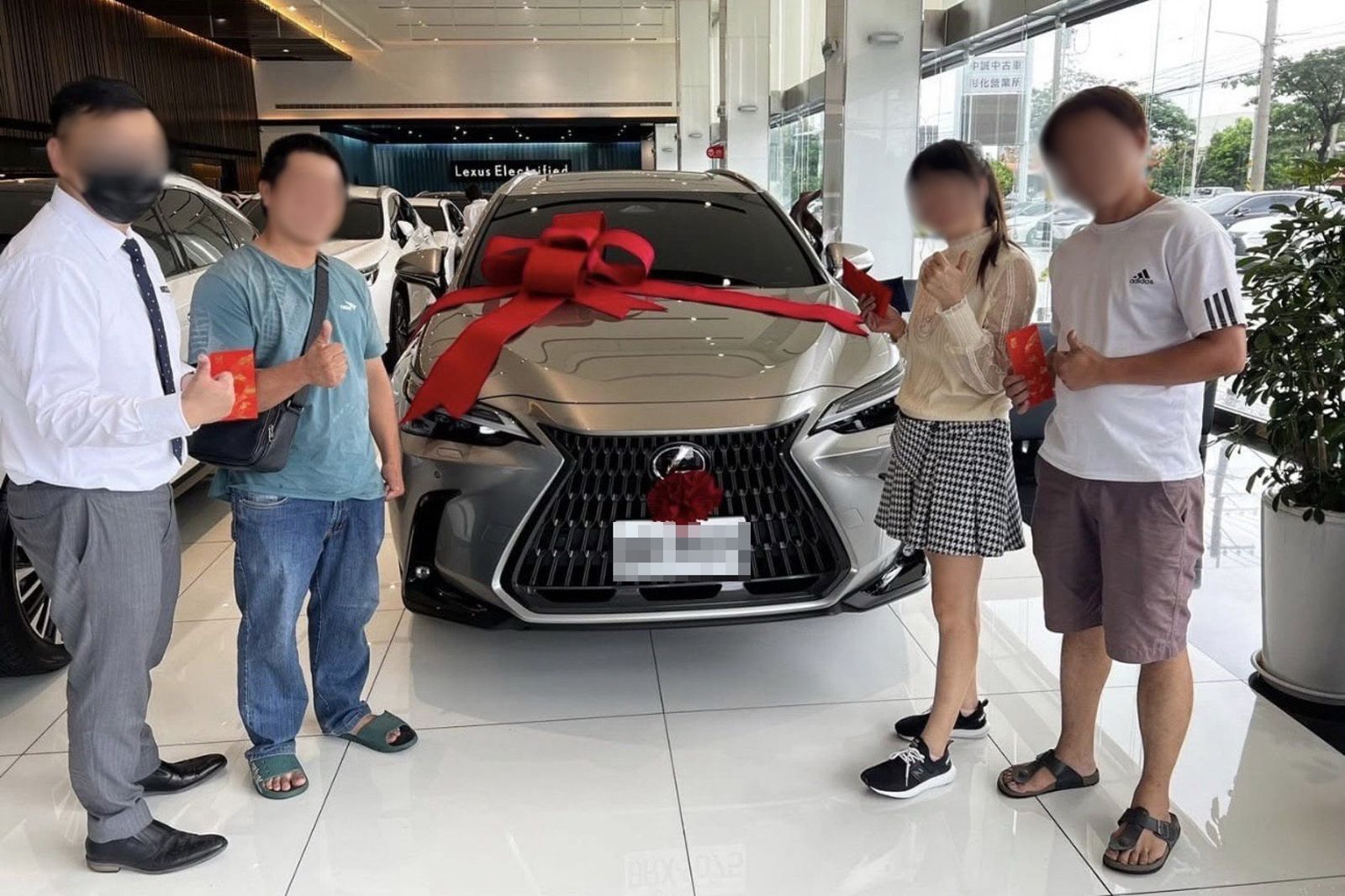 林男花了兩百多萬購買進口休旅車。圖／翻攝畫面