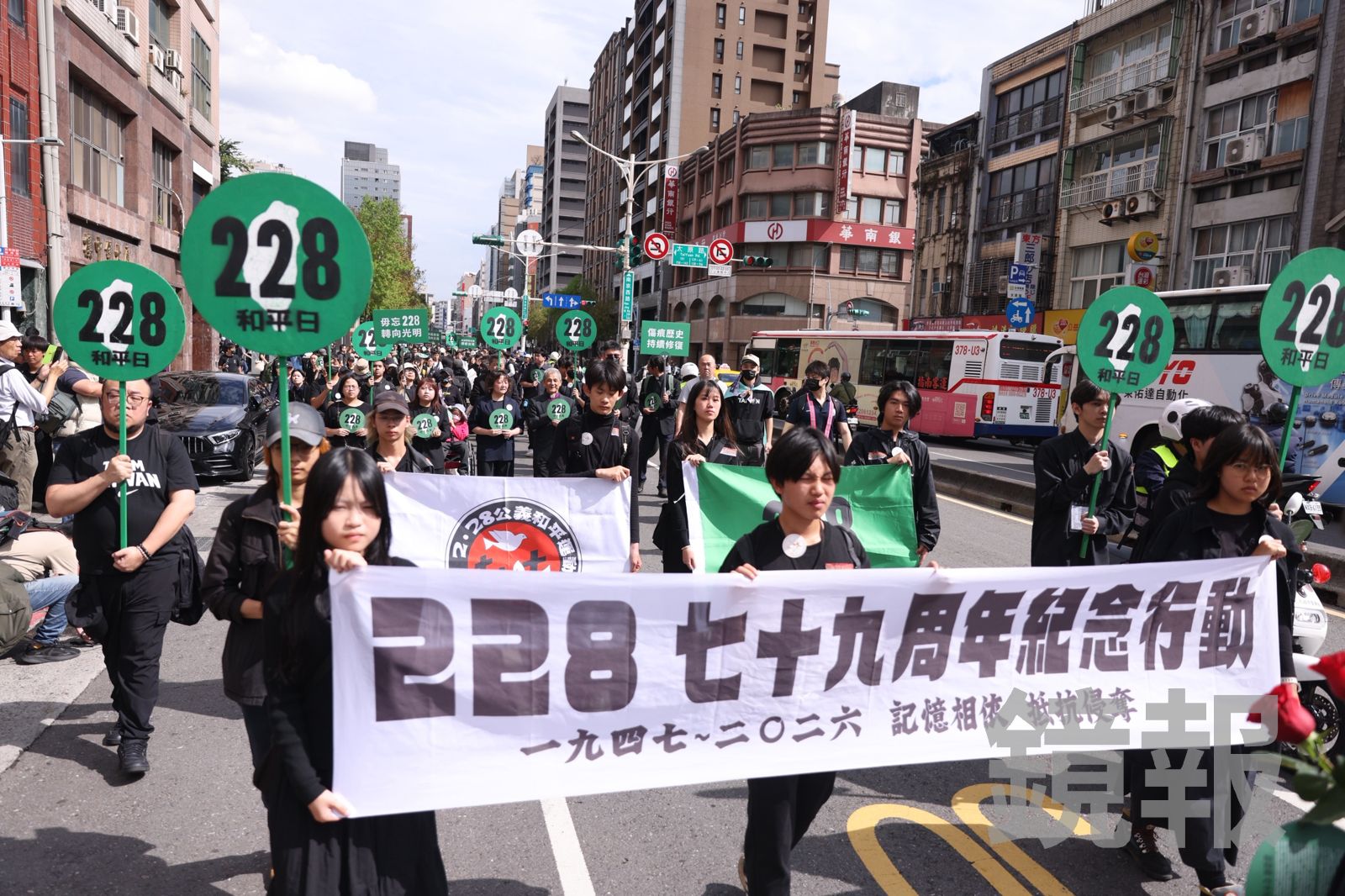 228和平紀念日前夕，鄭南榕基金會等多個民團今天（27日）發起「228·0 」紀念遊行。（圖／劉耀勻攝）