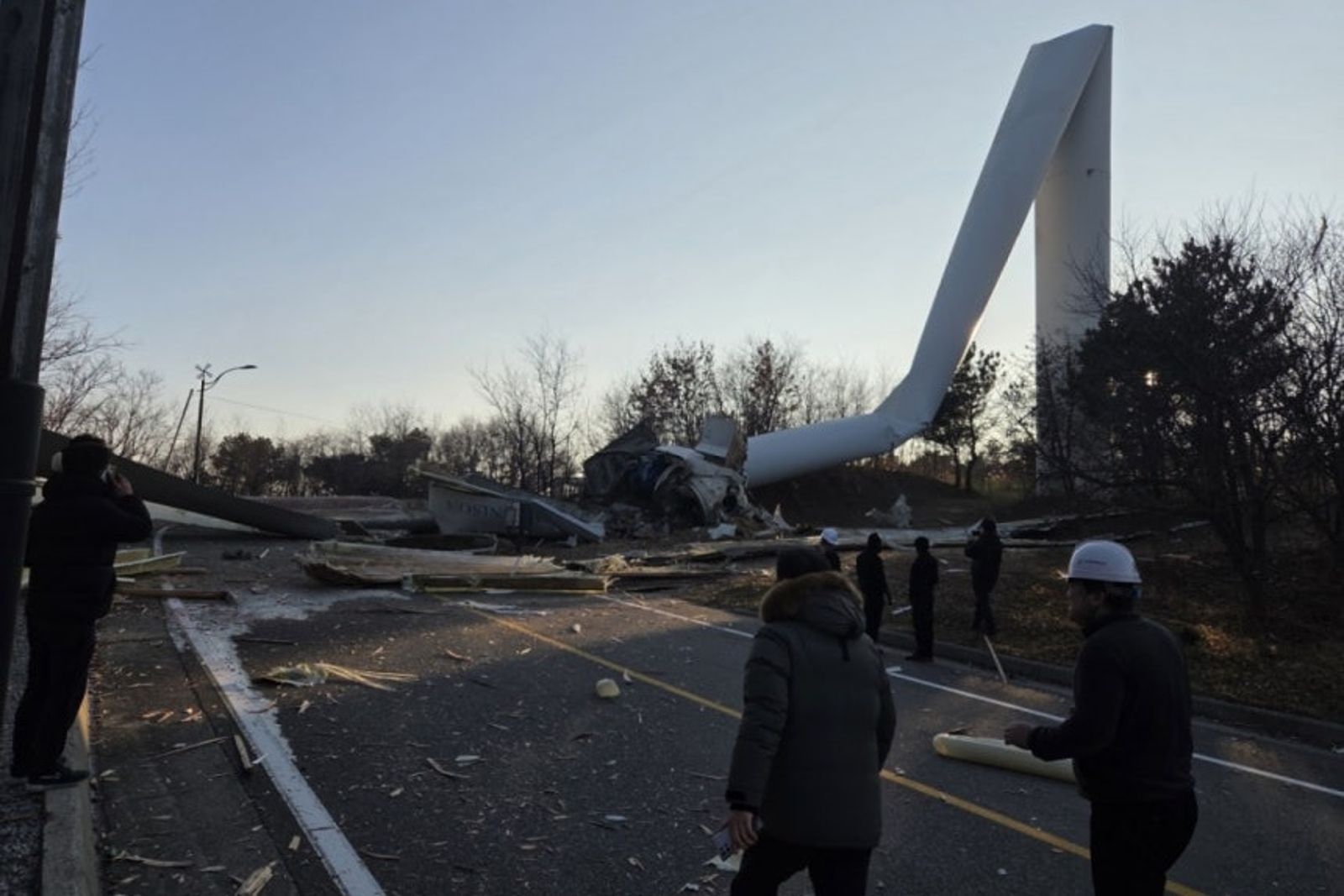 80米風力發電機折斷倒塌　運作21年均無異狀...專家研判原因　
