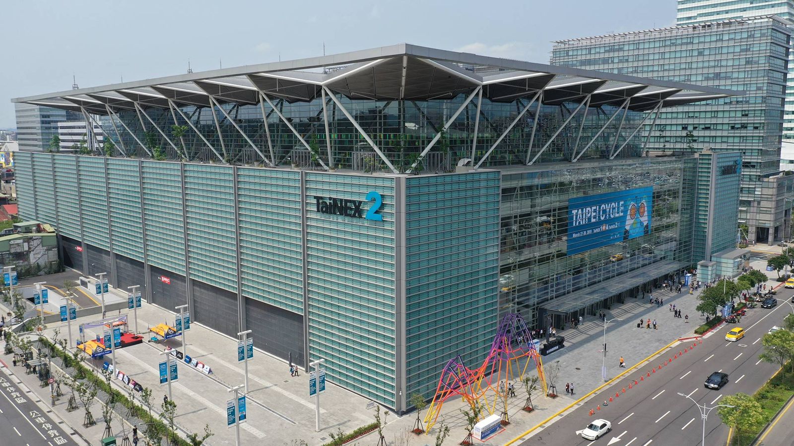 南港展覽館21歲男觸電慘死　法院認「擅剪220V電線」是自找的　5負責人無罪