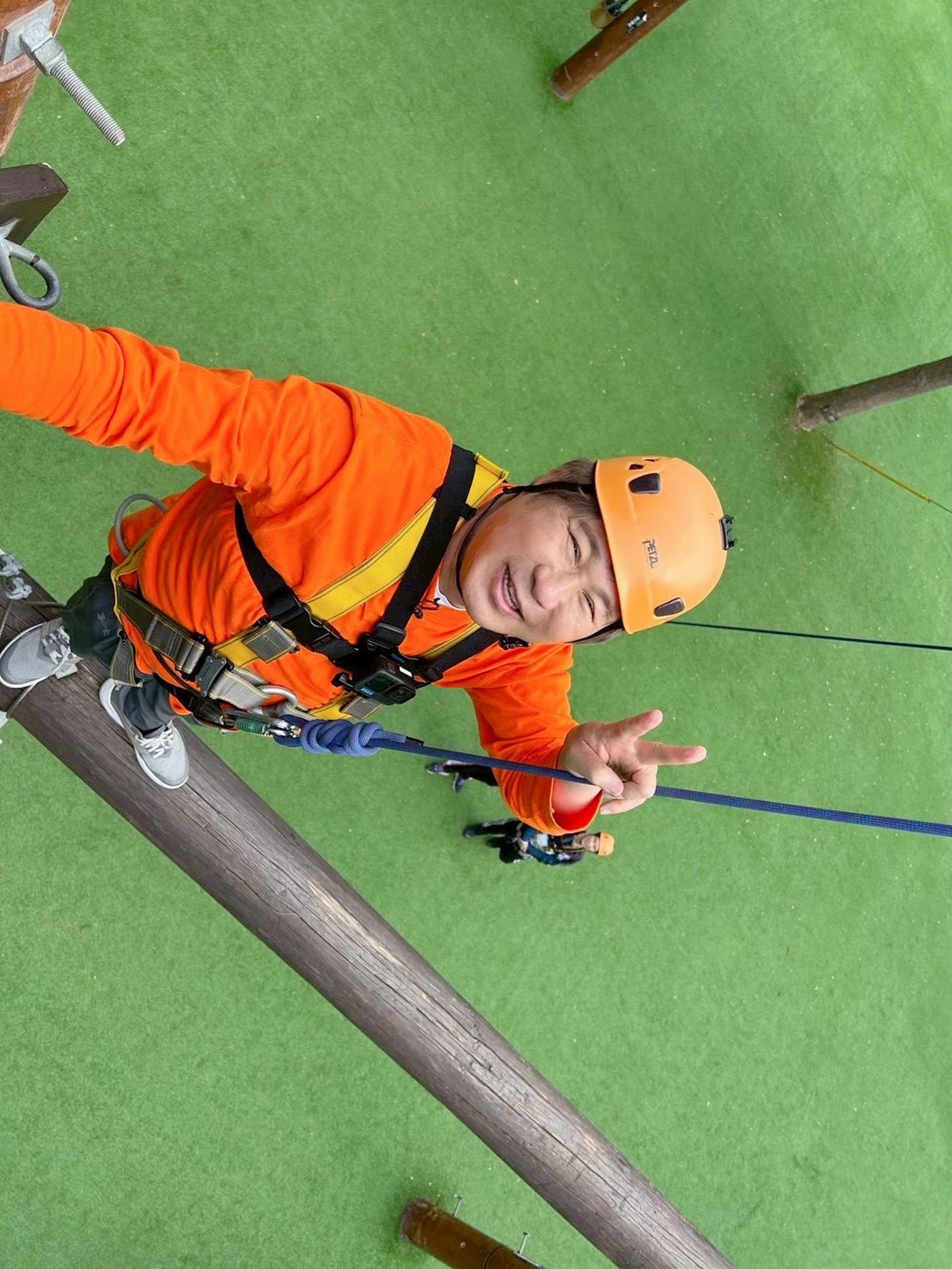 胡瓜半空拚膽量。下面一位提供